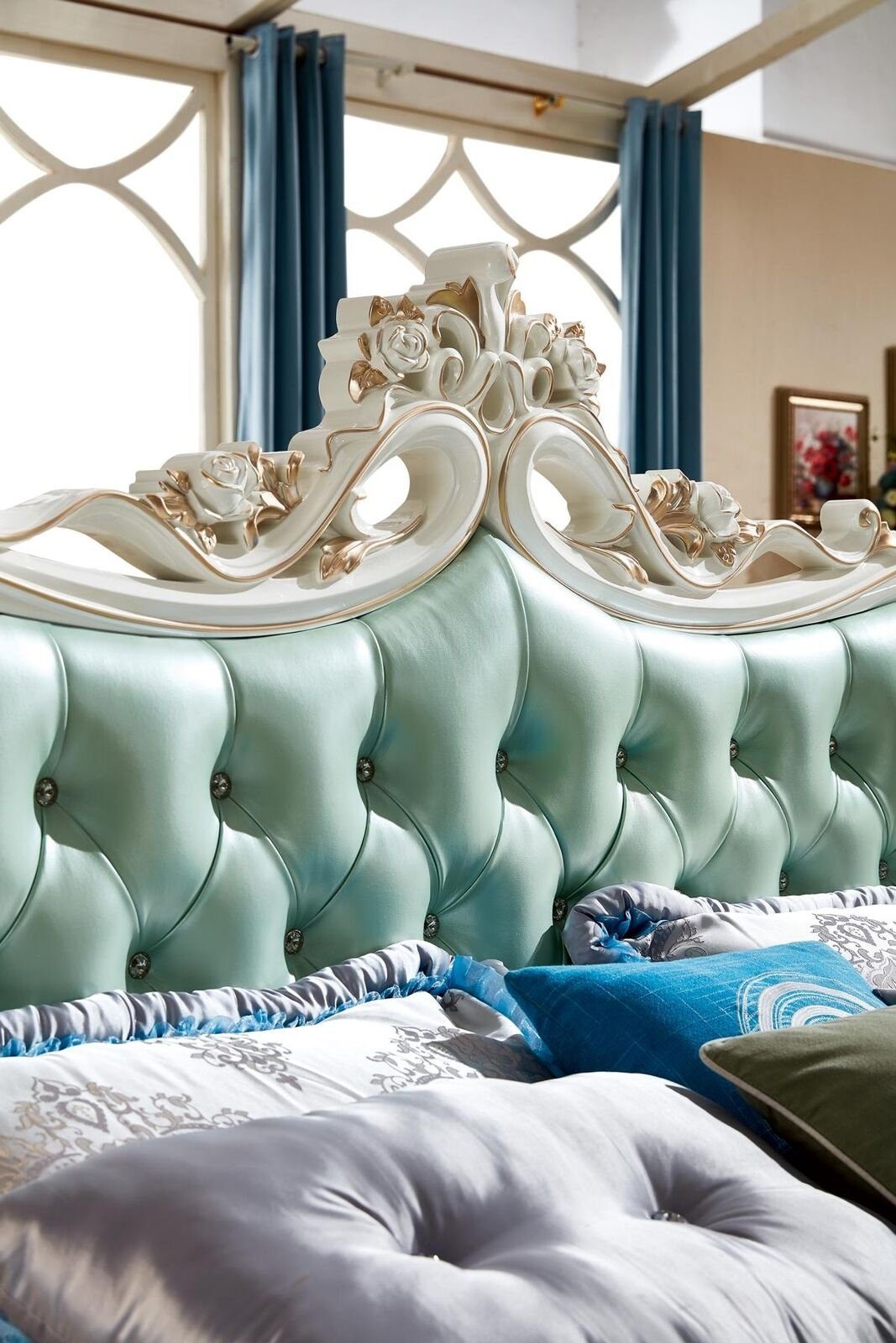 JVmoebel Bett Design Mit Blau Holzschnitzerei, Bett Schlafzimmer Bett), Chesterfield-Knöpfen Chesterfield (Nur Betten