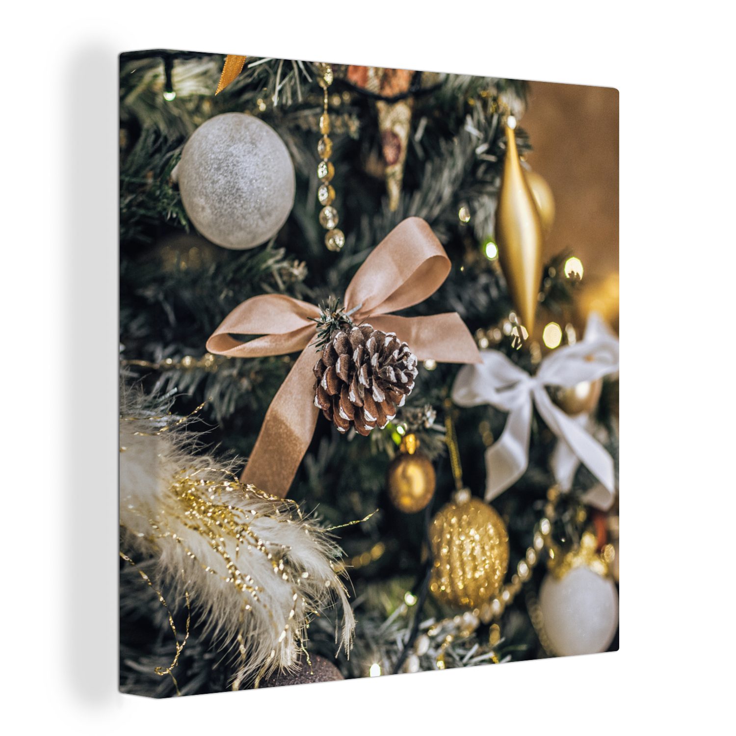 OneMillionCanvasses® Leinwandbild Eine Nahaufnahme von Weihnachtsbaumschmuck, (1 St), Leinwand Bilder für Wohnzimmer Schlafzimmer