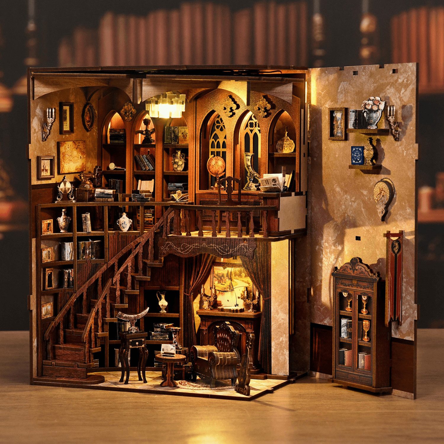 MagicHolz Buchstütze Twilight Midnight Study Diorama aus Holz, mit LED-Beleuchtung – Bild 4 von 5