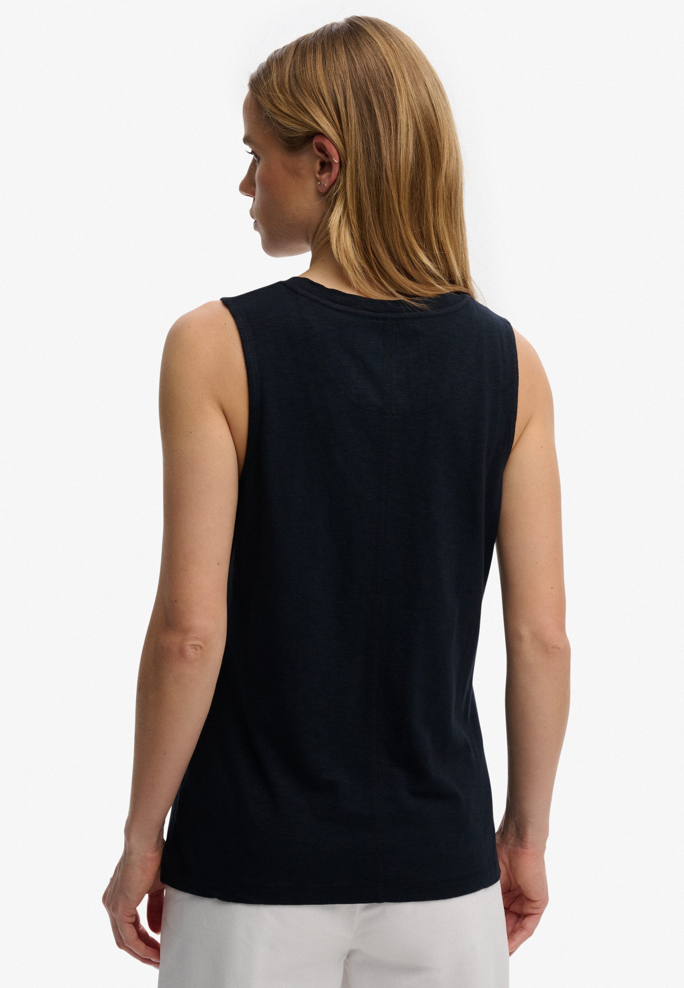 Superdry Tanktop STUDIOS VEE NECK VEST aus Baumwollmischung mit Lyocell, Regular Fit, ärmellos – Bild 3 von 5