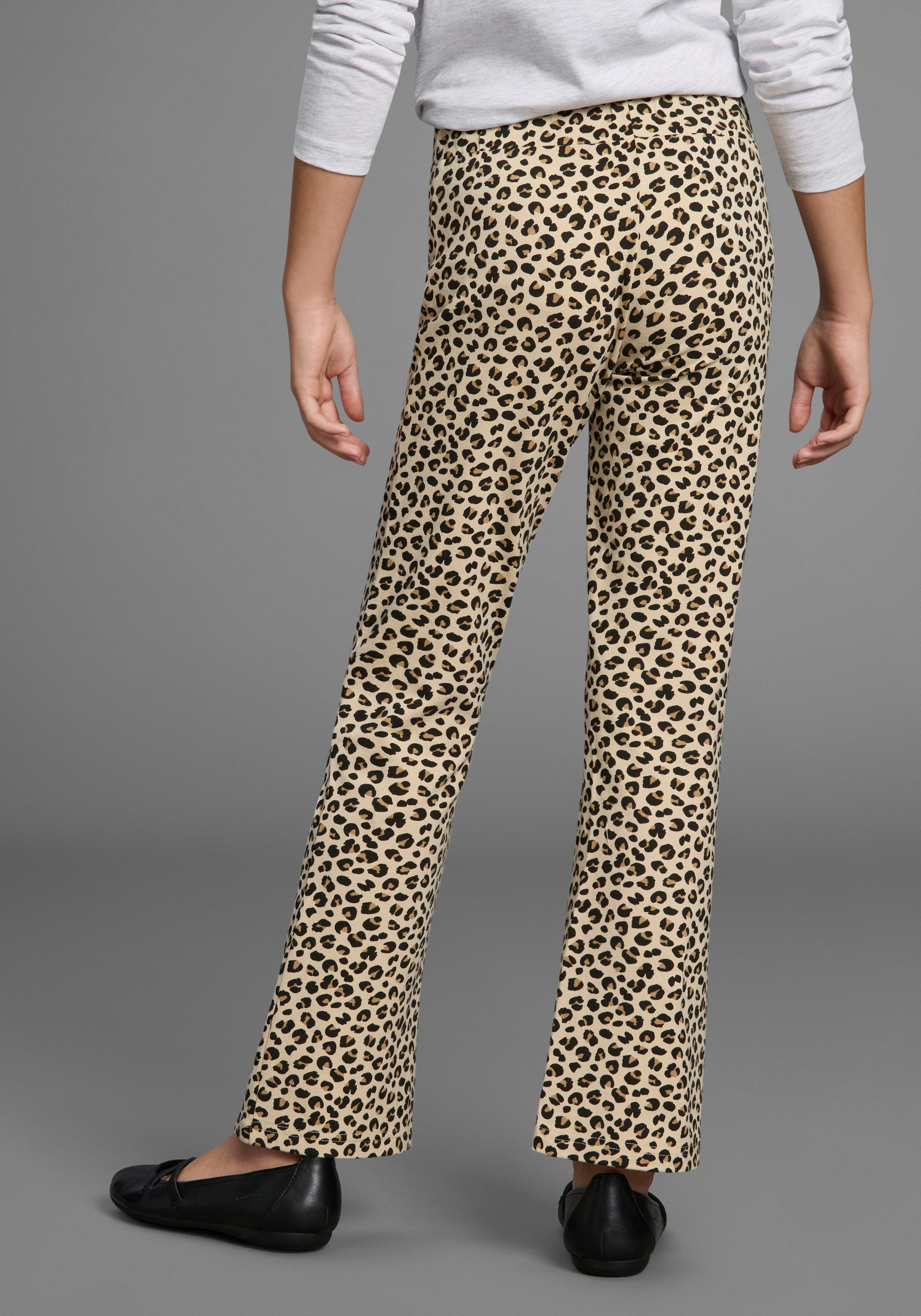 KIDSWORLD Leggings Leggings mit Schlag Jazzpants Bootcut, Leoprint