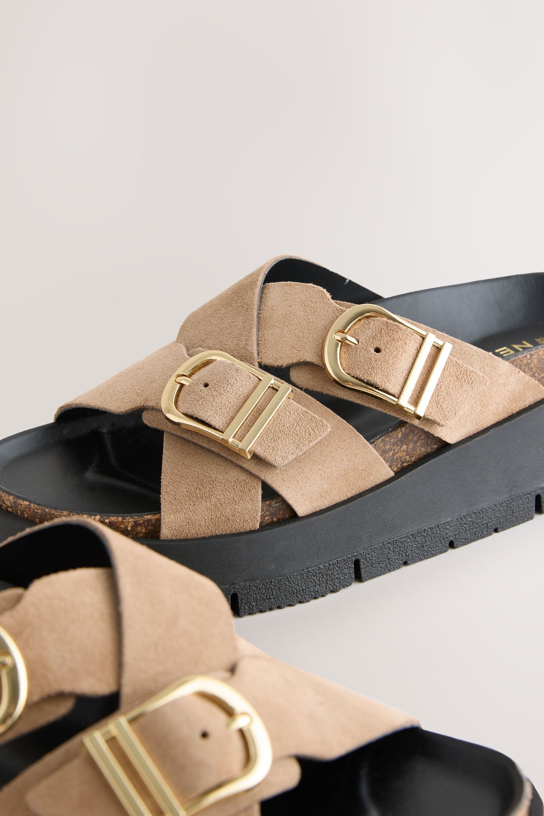 Next Plateau-Sandaletten mit Doppelschnalle Plateausandale (1-tlg)