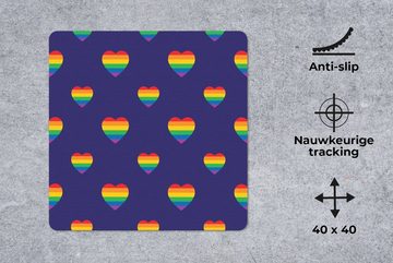 MuchoWow Gaming Mauspad Eine Illustration von Herzen in Regenbogenfarben auf einem lila (1-St), Mousepad mit Rutschfester Unterseite, Gaming, 40x40 cm, XXL, Großes