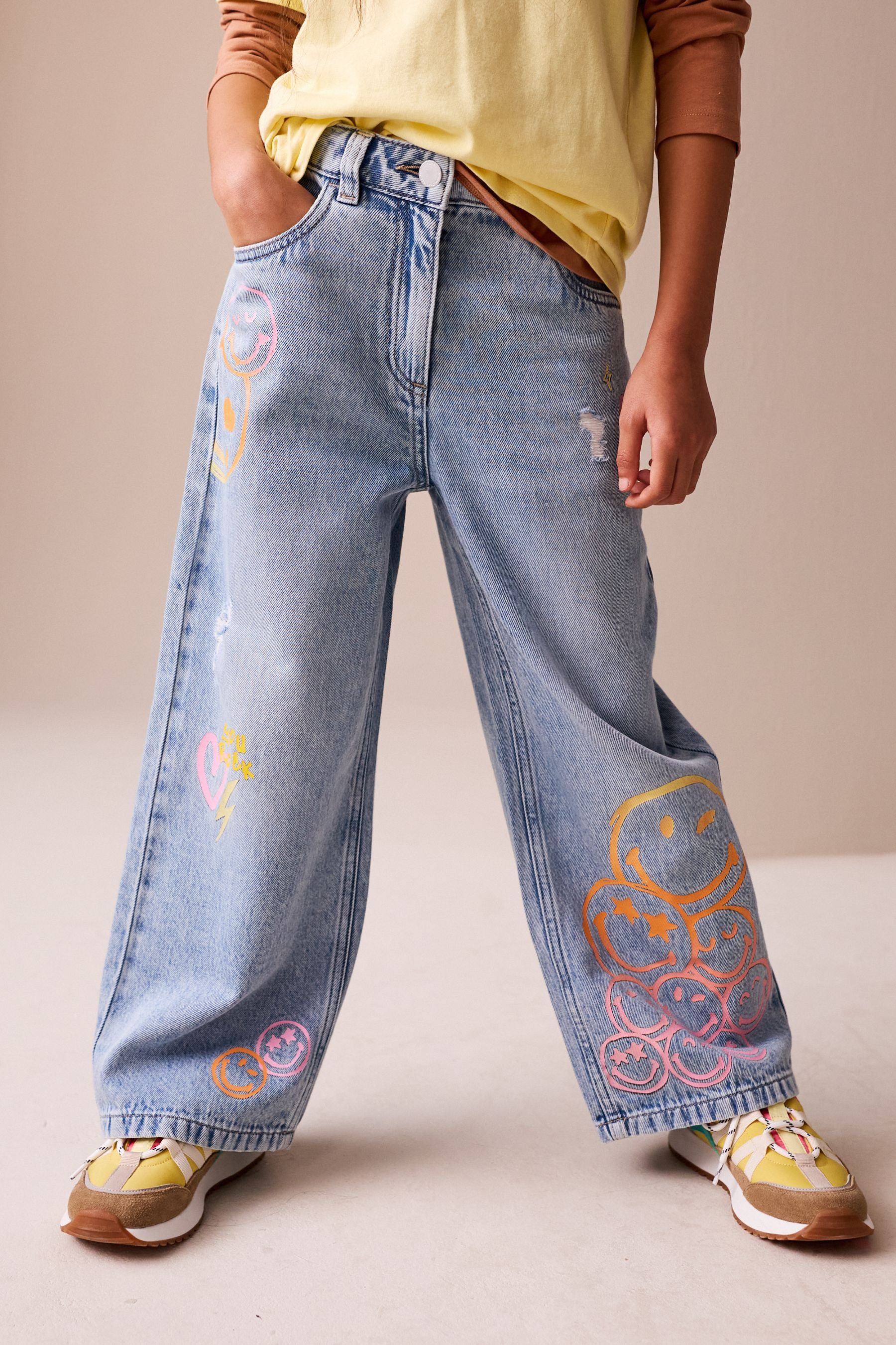 Next Weite Jeans SmileyWorld® Jeans mit weitem Bein und Print (1-tlg)