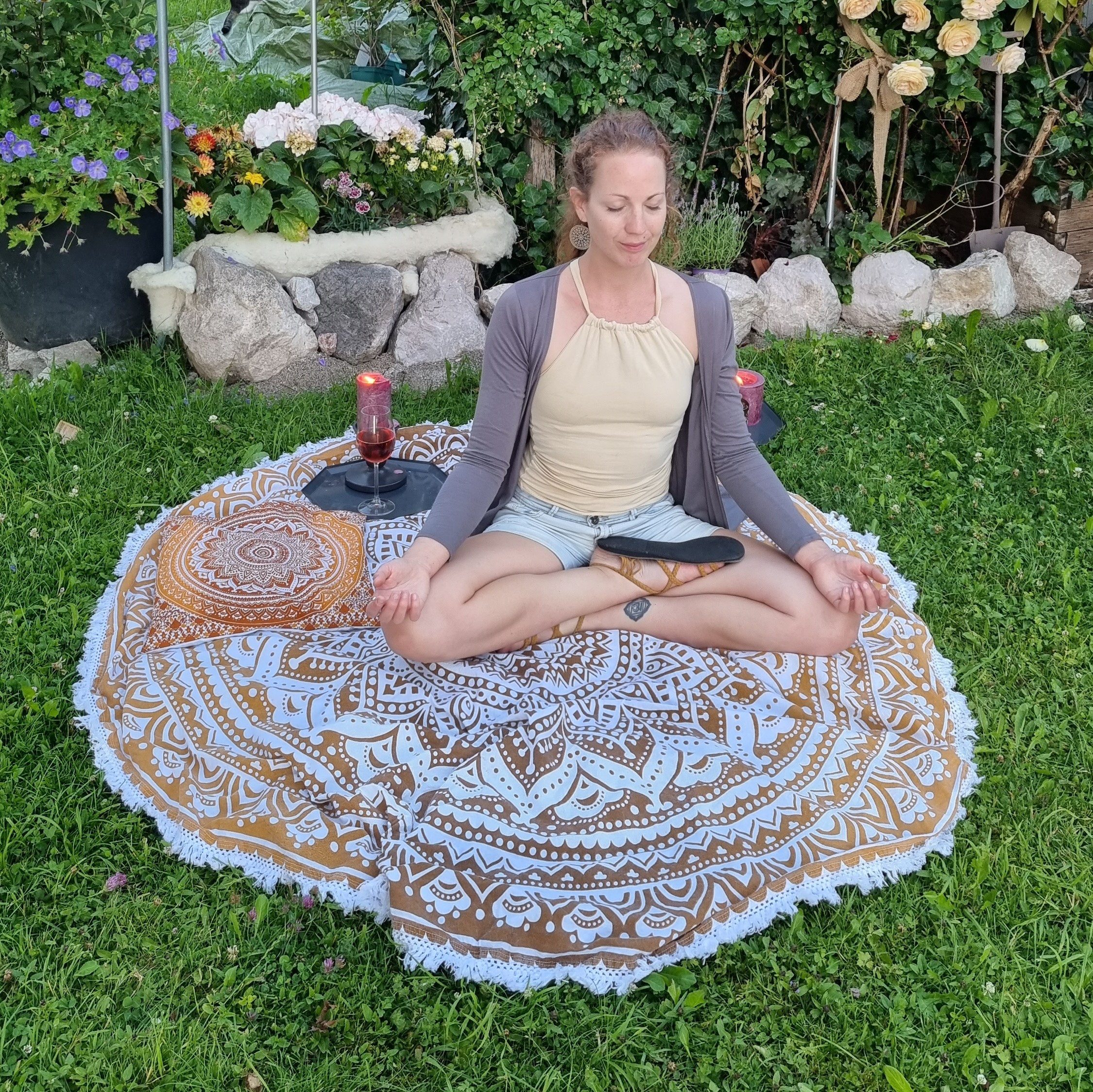 Picknickdecke Strandtuch Ombre Mandala boho Style Ø 185 cm, Karmandala, Weiches Strandtuch für unterwegs. Schön, praktisch, vielseitigq – Bild 5 von 5