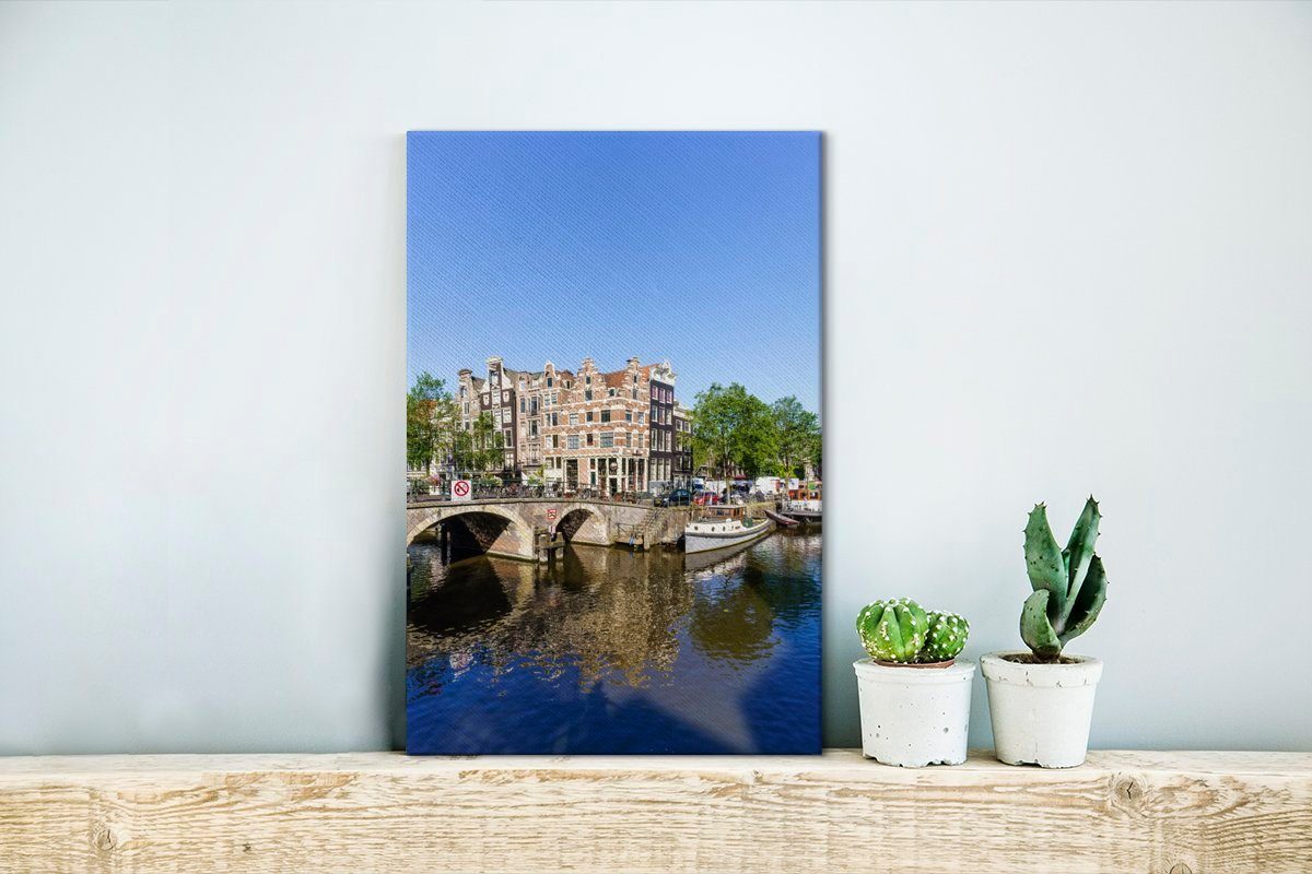 Leinwandbild Spiegelung der Zackenaufhänger, bespannt Gemälde, einer fertig OneMillionCanvasses® St), in der inkl. 20x30 Brouwersgracht in Amsterdam, Brücke (1 Nähe Leinwandbild cm