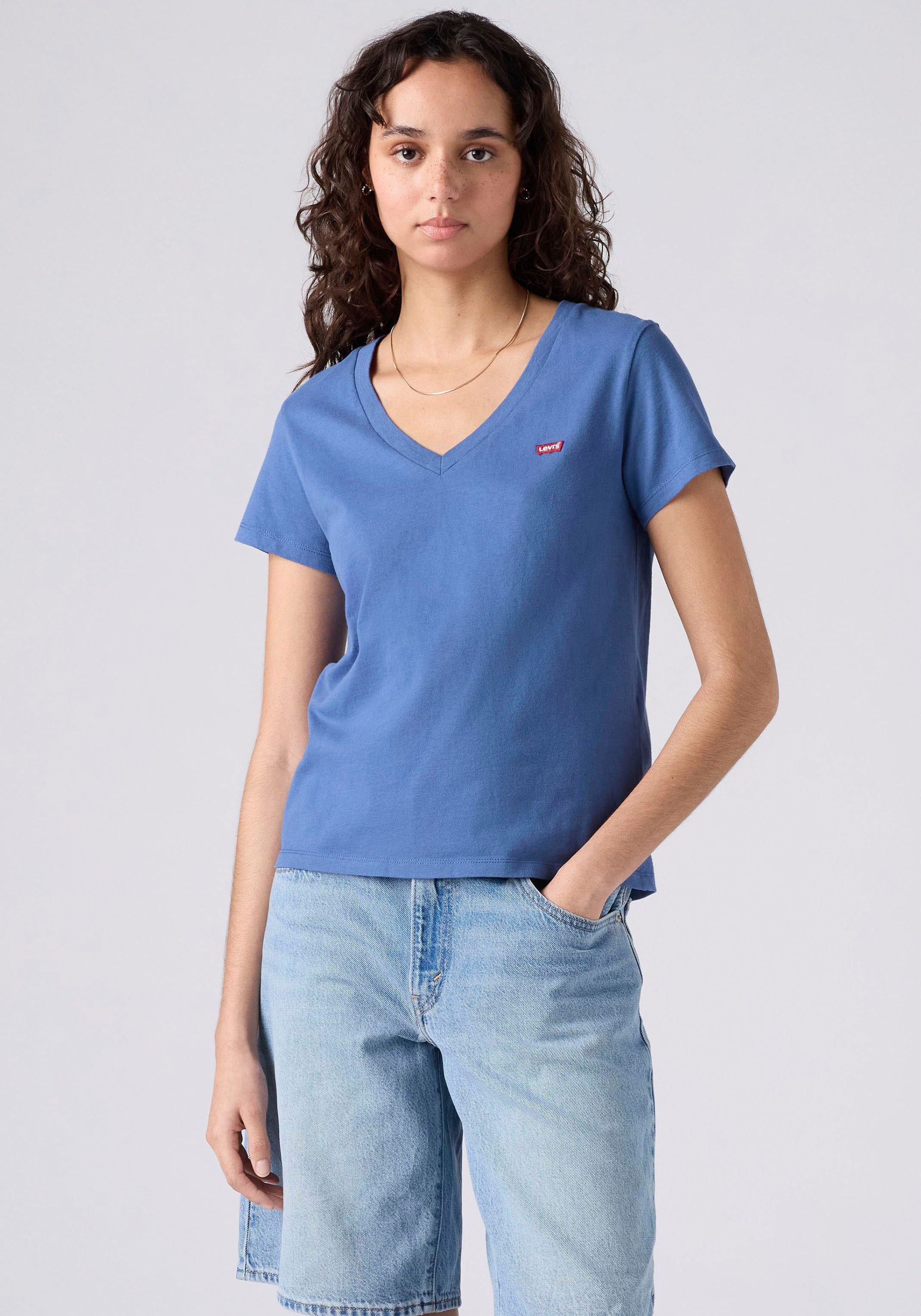 Levi's® V-Shirt Perfect Tee mit kleinem Batwing- Logo