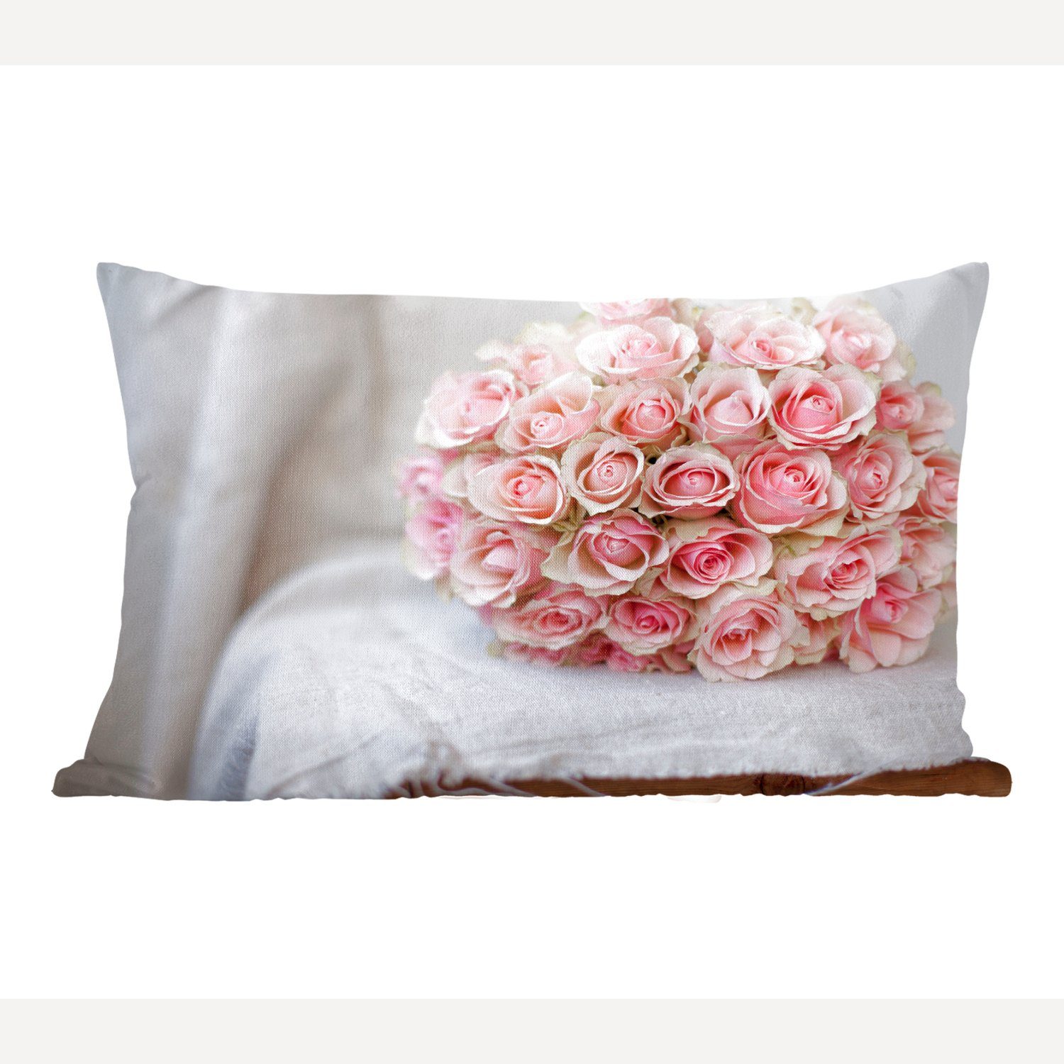 MuchoWow Dekokissen Dieser Rosenstrauß liegt auf einer Bank mit einem weißen Tuch, Wohzimmer Dekoration, Zierkissen, Dekokissen mit Füllung, Schlafzimmer