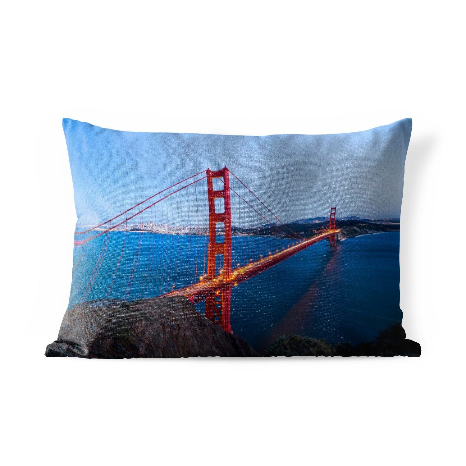 MuchoWow Dekokissen Golden Gate Bridge am Abend beleuchtet, Outdoor-Dekorationskissen, Polyester, Dekokissenbezug, Kissenhülle