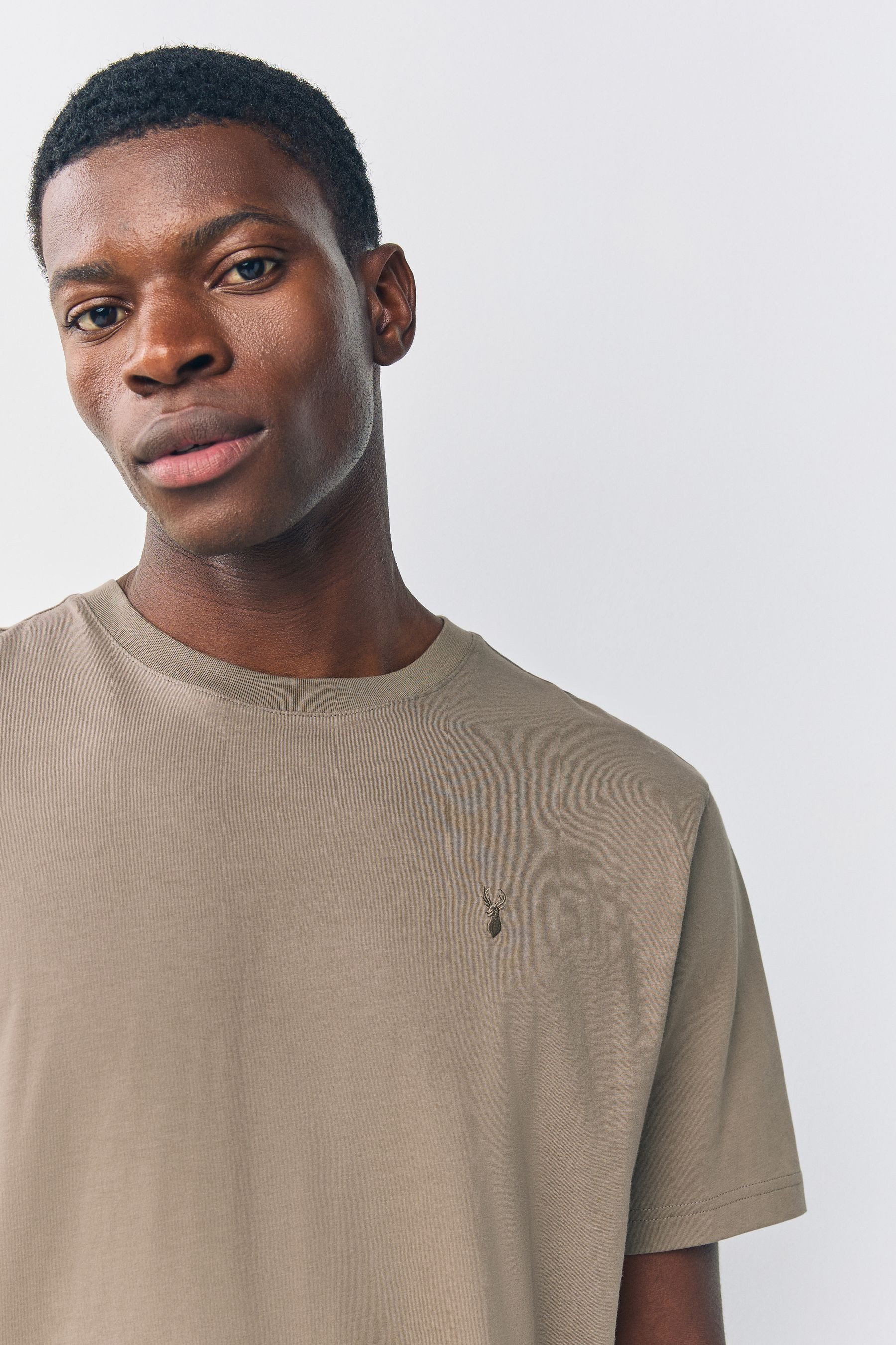 Next T-Shirt T-Shirt mit Hirschmotiv im Regular-Fit (1-tlg)
