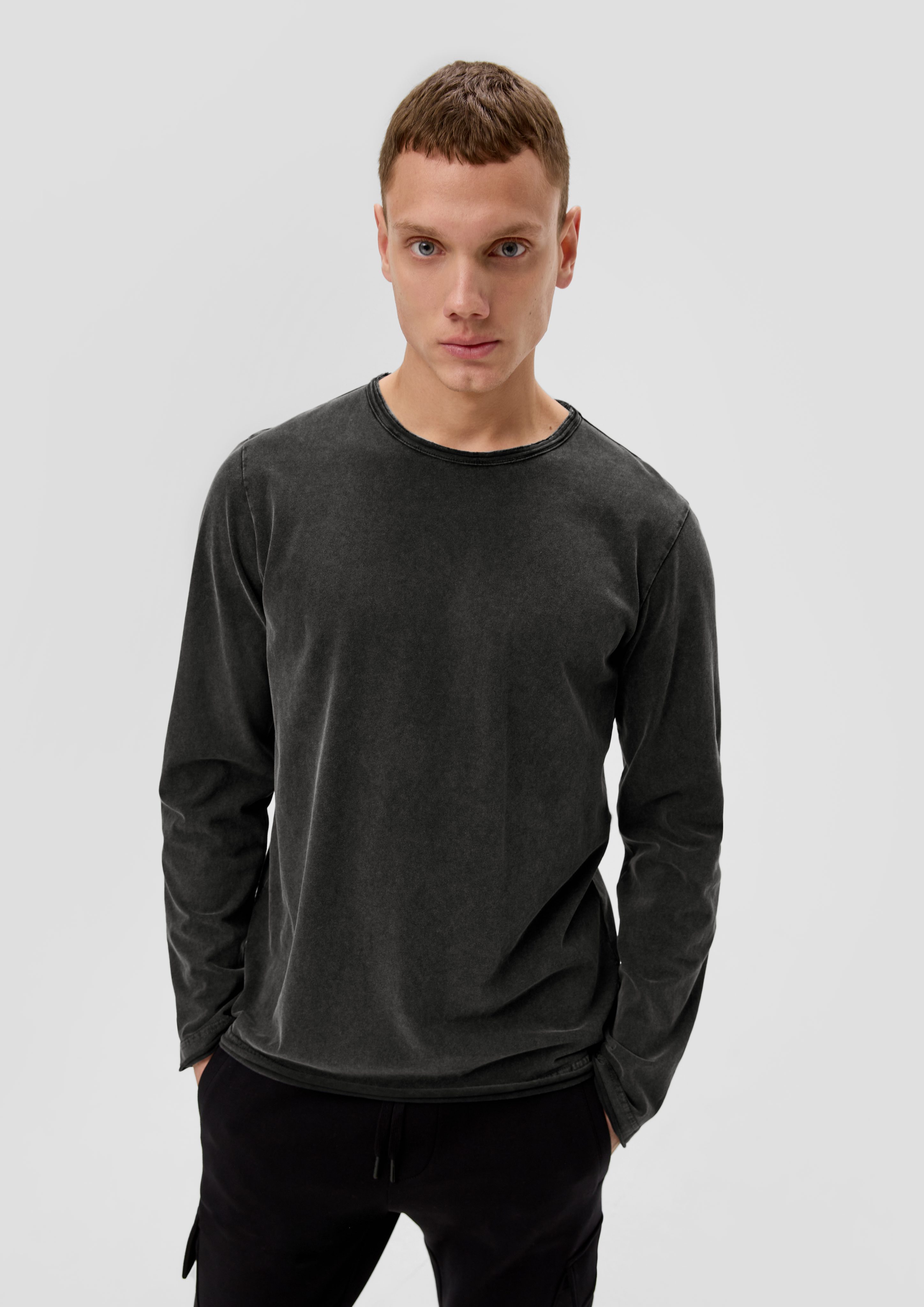 QS Langarmshirt Longsleeve mit Garment Dye Rollsaumblende, Garment Dye dunkelgrau