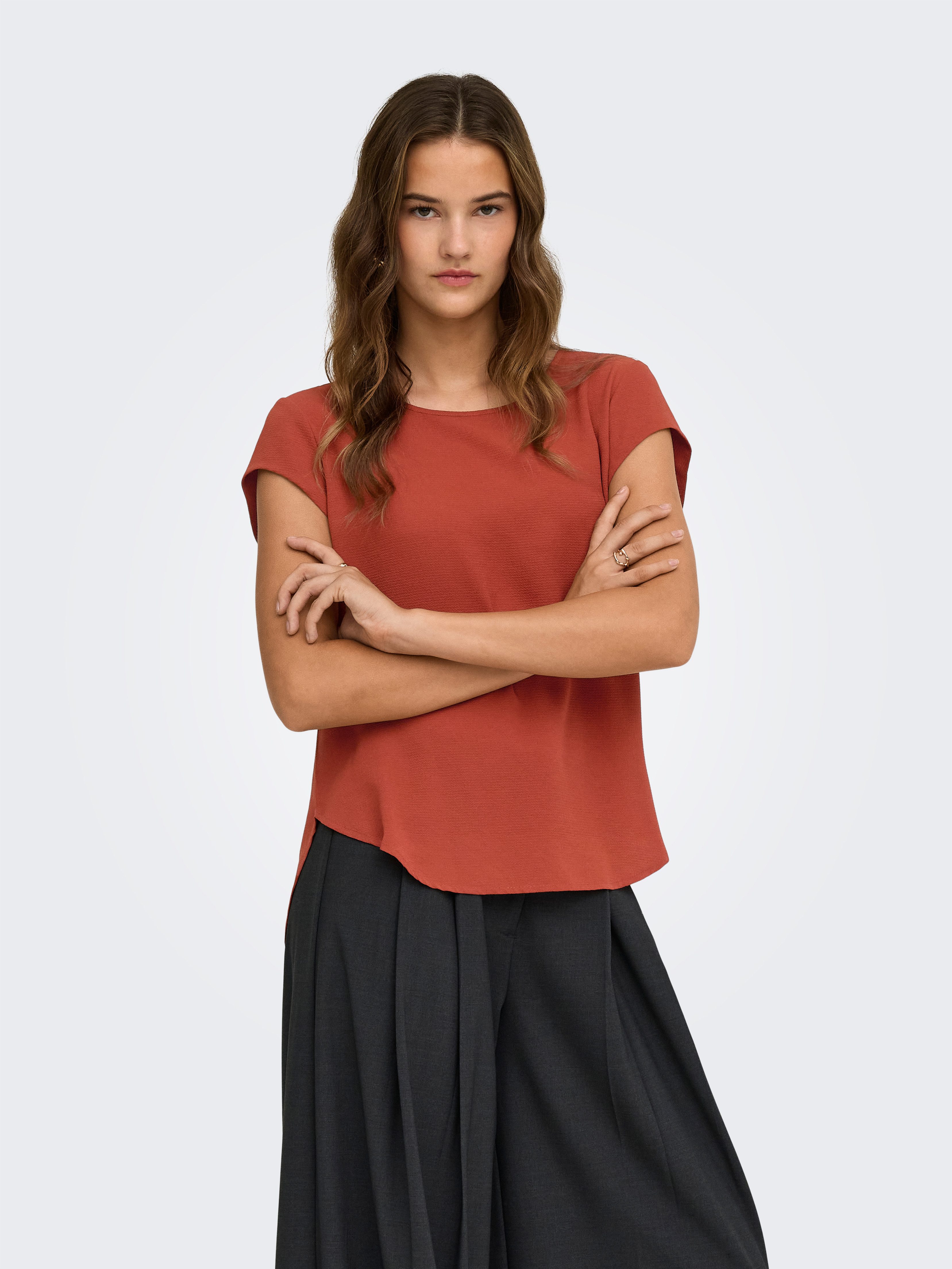 ONLY Kurzarmbluse ONLVIC – feminines Blusenshirt in lockerer Form Materialmix, regular fit