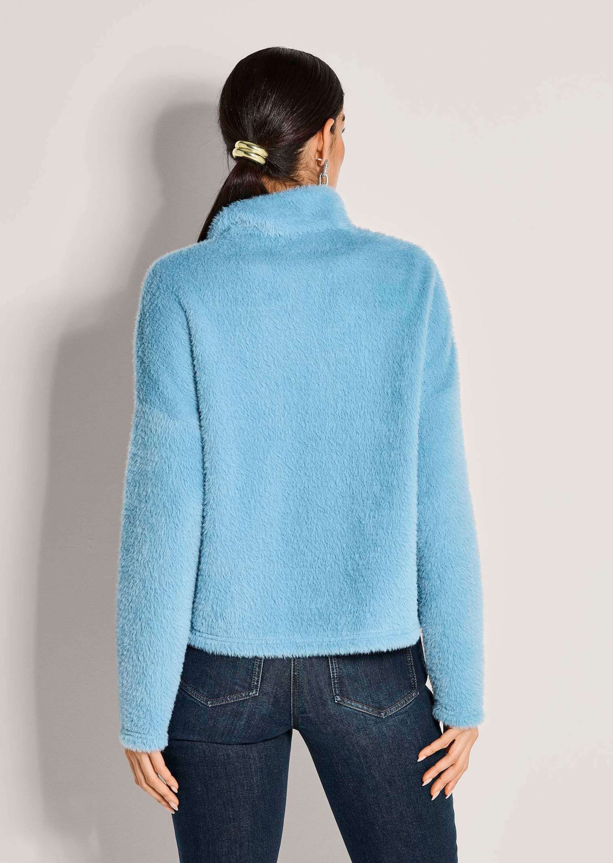 MADELEINE Outdoorjacke Trendige Kurzjacke mit Stehkragen Kuscheliger Webpelz mit sportivem Reißverschluss und langen Ärmeln