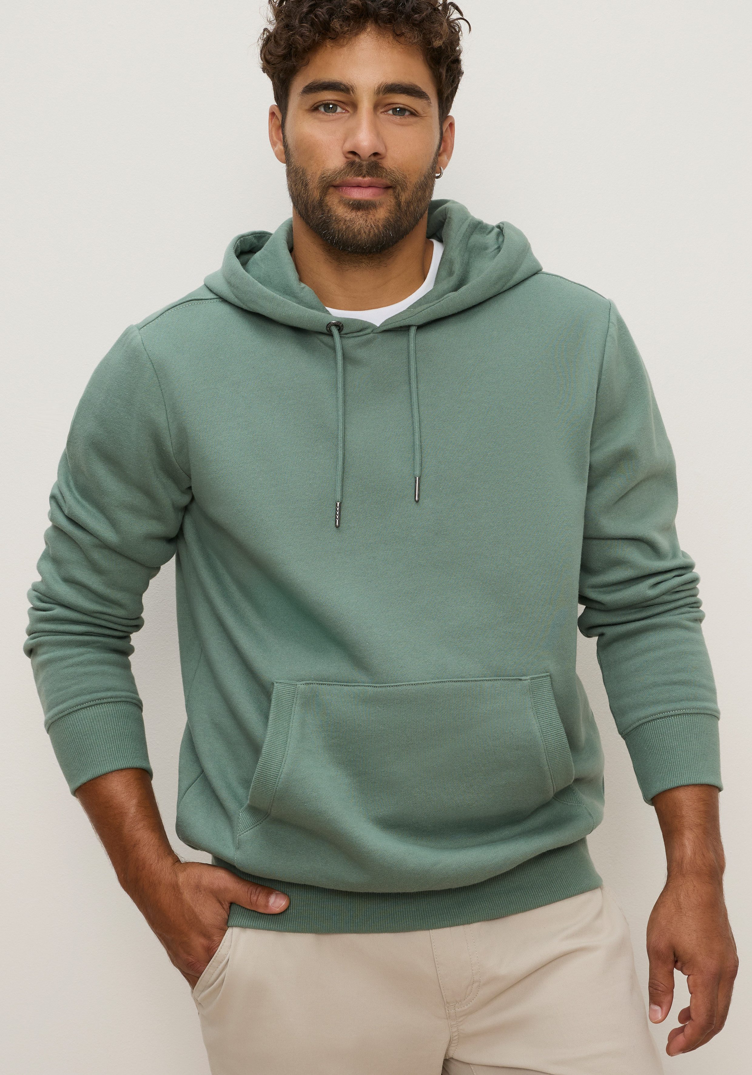 Man's World Kapuzensweatshirt mit Kängurutasche, auch in größeren Größen. € 24,99, (€ 24,99 pro 1 Stk).