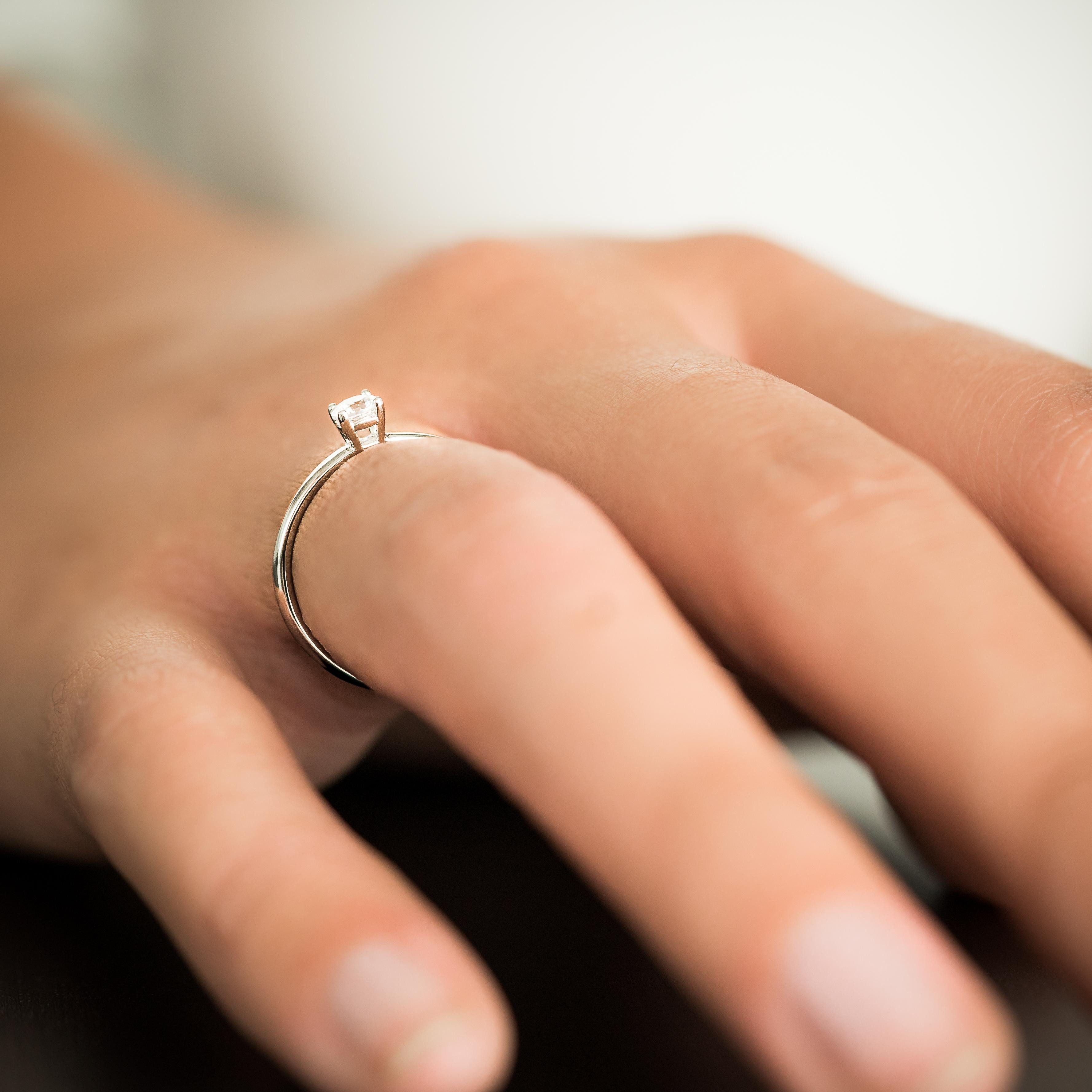 Amoonic Verlobungsring Damenring Silber 925 mit Zirkonia Silberring Geschenk Damen (inkl. Ringetui) – Bild 5 von 5