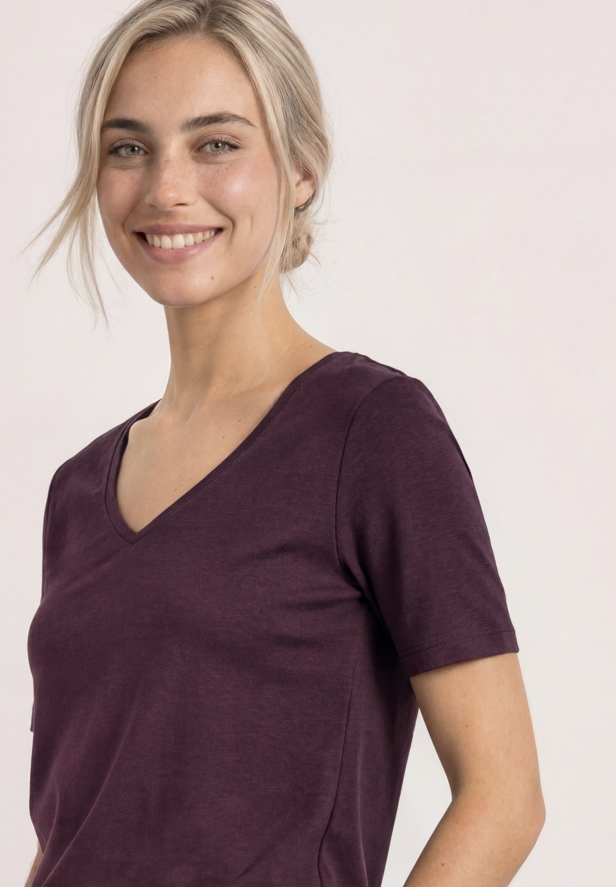 STREET ONE Kurzarmshirt Style Ada Sommershirt mit Herz-Ausschnitt