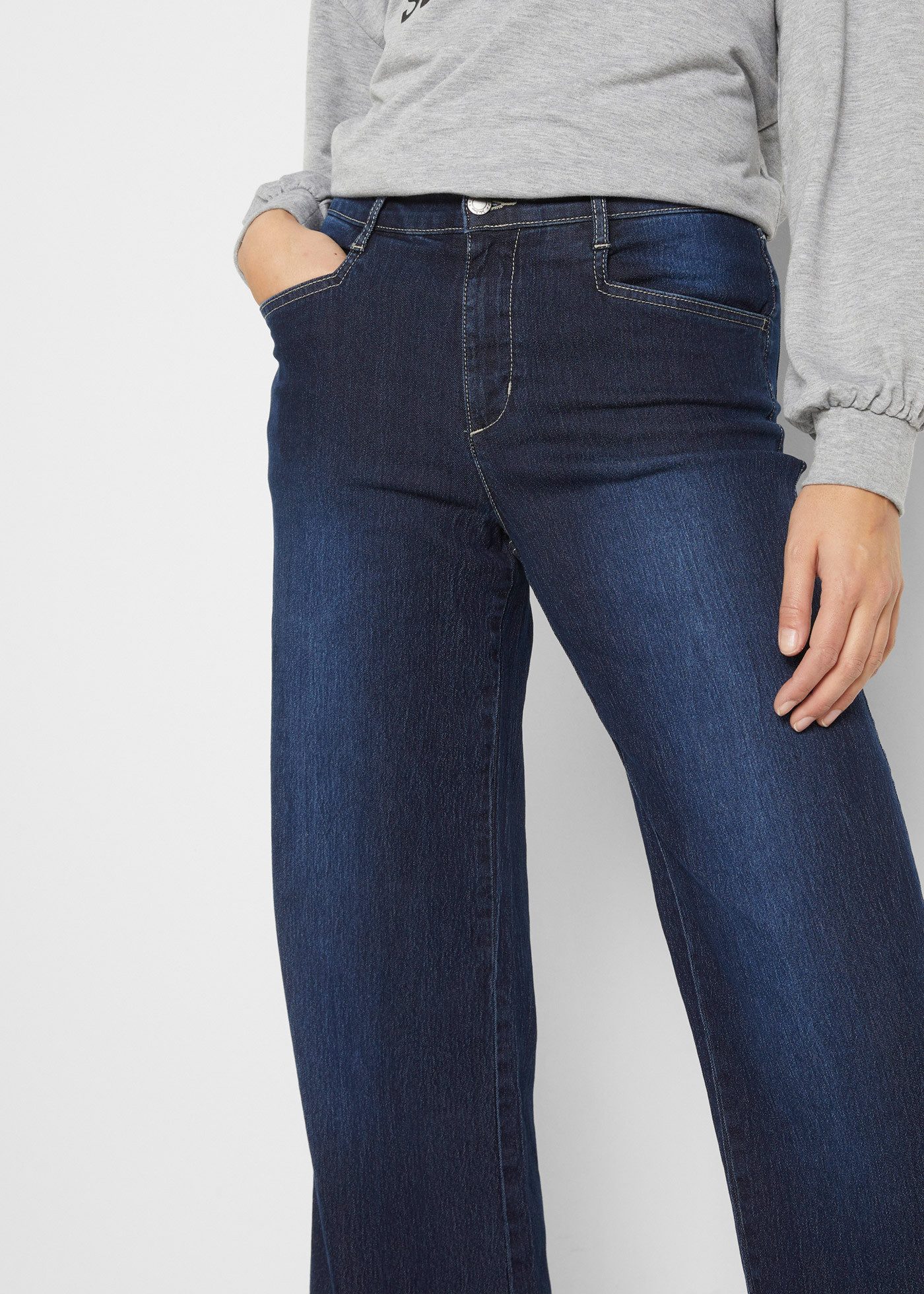 bonprix Weite Jeans Loose Fit Passform, mit Five-Pocket Style, leicht ausgestelltes Bein
