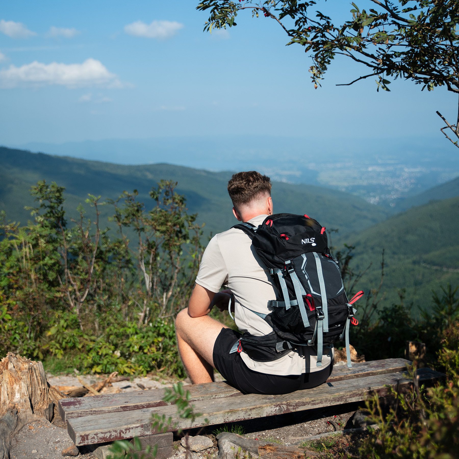 NILS CAMP Trekkingrucksack Wanderrucksack "Northlake" Black Rucksack 30L+10L Travelrucksack, mit Rain Cover & Air Flow System – Bild 5 von 5