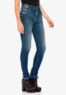 Cipo & Baxx Bequeme Jeans mit modernem Cut