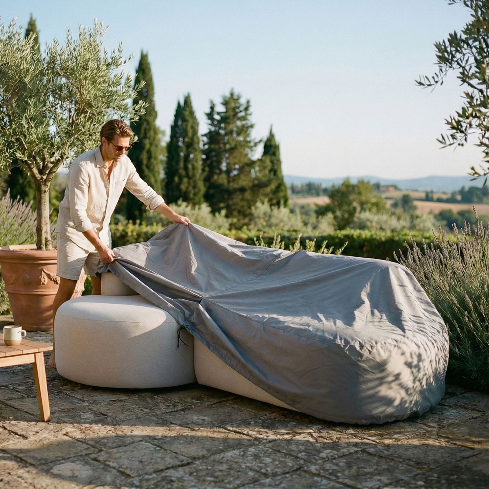 IDIMEX Abdeckhaube SORRENTO, Schutzhülle für Gartensofa wetterfest polyester langlebig Grau