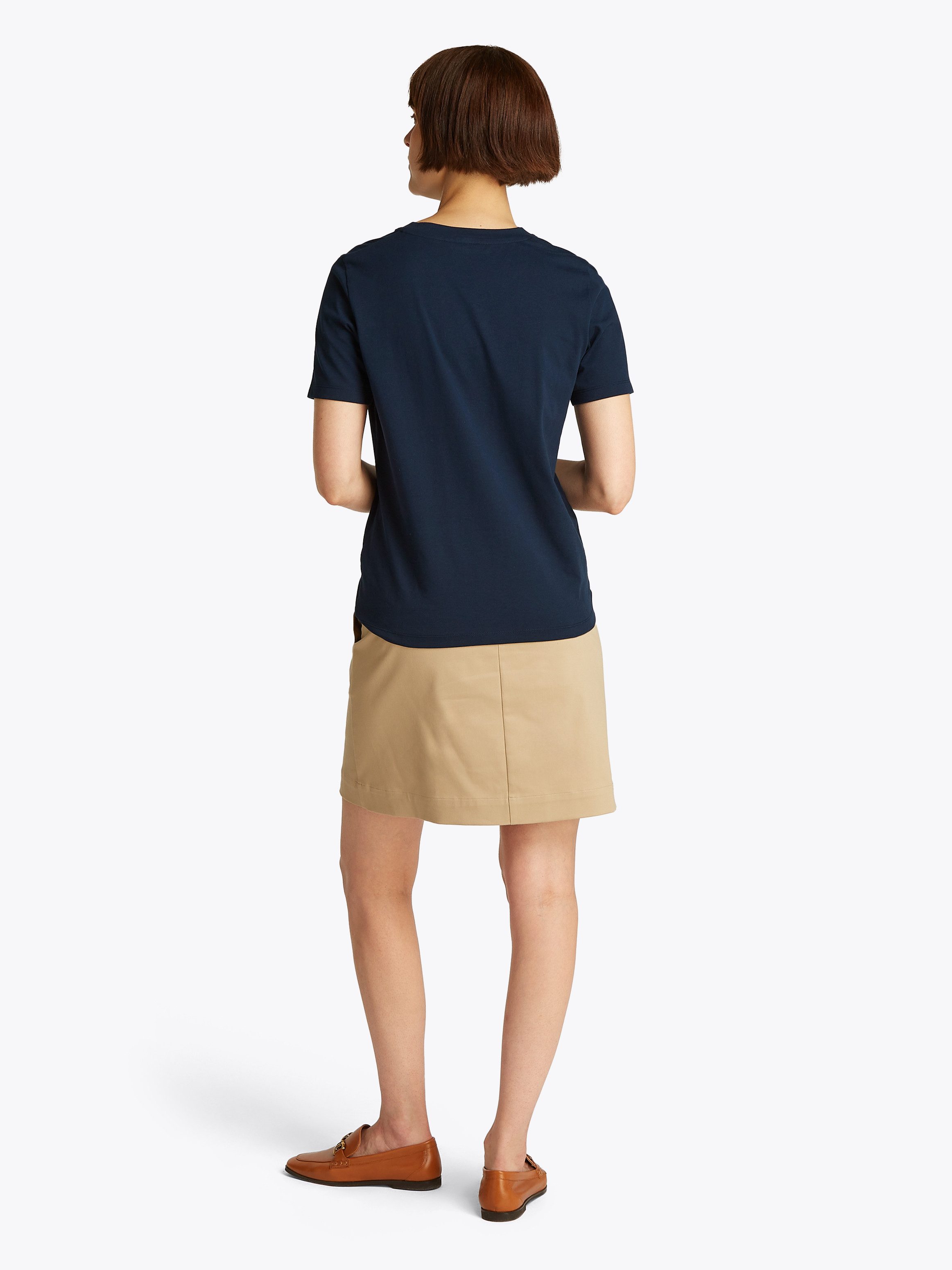 Tommy Hilfiger T-Shirt REG CONTRAST FLAG SS TEE mit Logostickerei