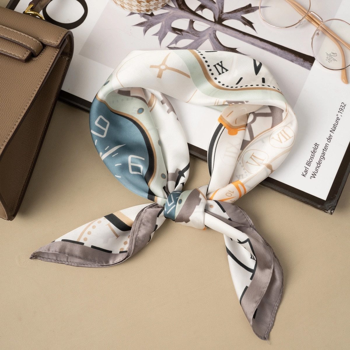 LK Trend & Style Modetuch Quadratisches Tuch 70x70 Seideneffekt, (Hochwertiges Muttertag Geschenk), Seidenoptik, leicht, weich und fließend