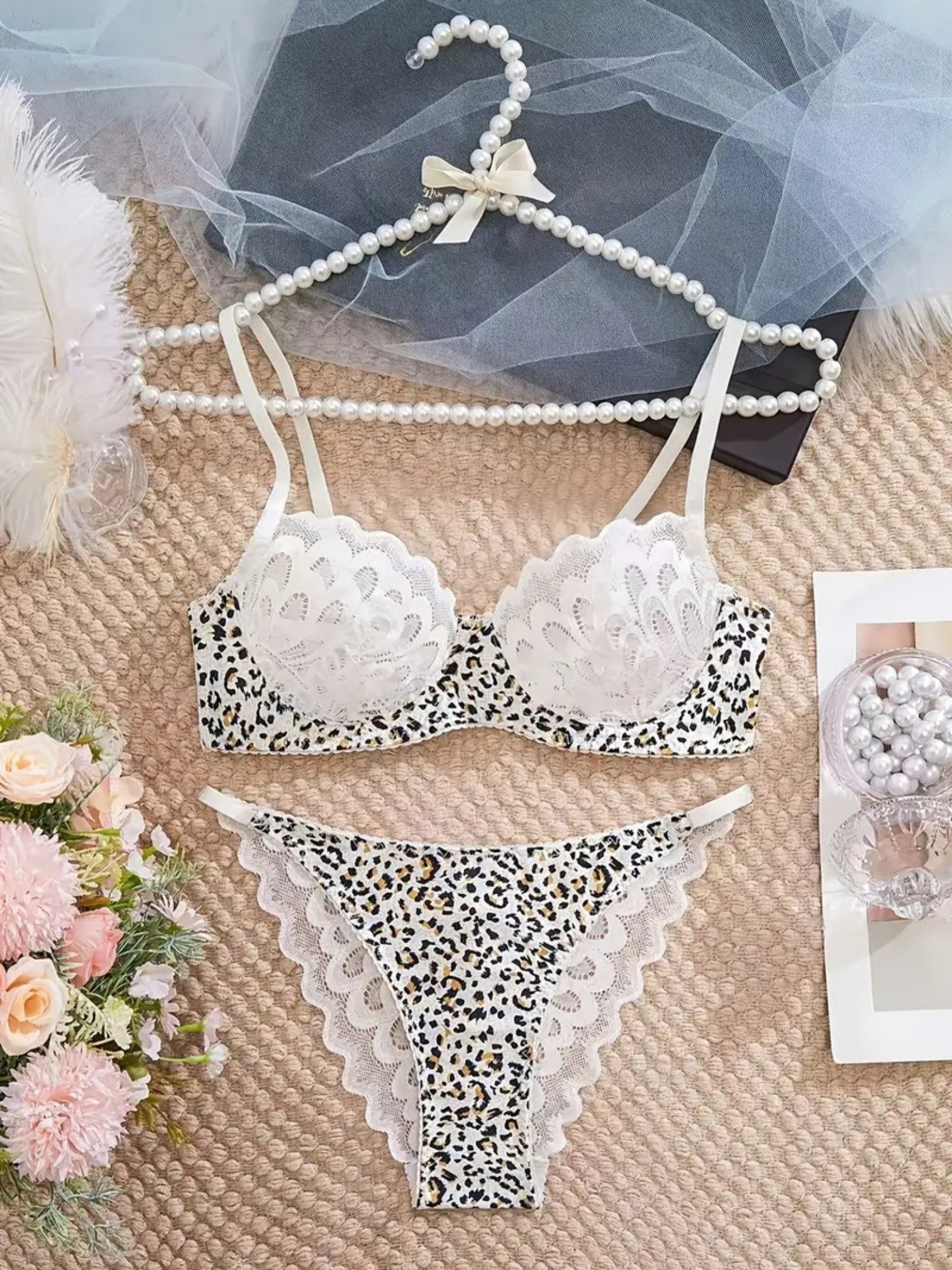 Elegant Love Set: Bügel-BH Damen Dessous-Set – Lingerie-Set aus Spitze, Reizwäsche mit Leo-Detail (Set, 2-tlg., mit Slip) Sexy BH-Set mit Leopardenmuster – Unterwäsche für besondere Anlässe