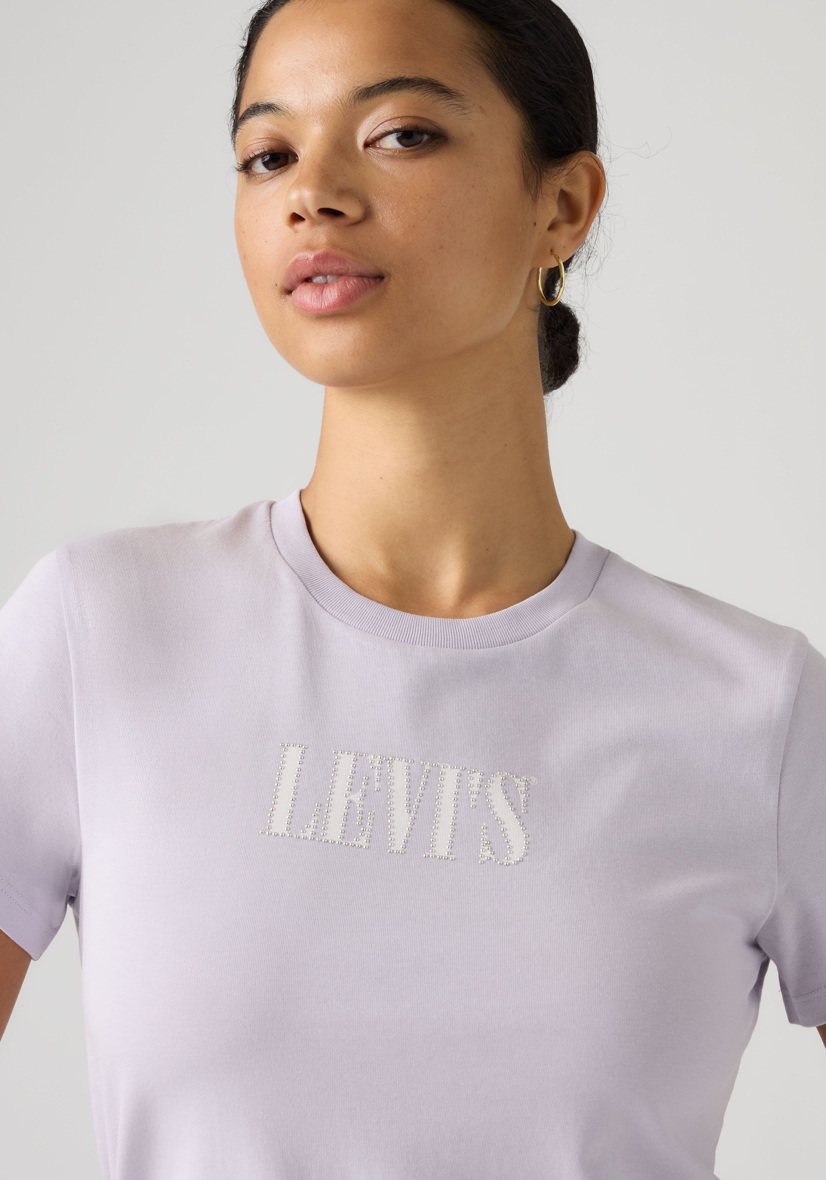 Levi's® Rundhalsshirt THE PERFECT TEE mit Logo im Metallic-Holo Print – Bild 4 von 4