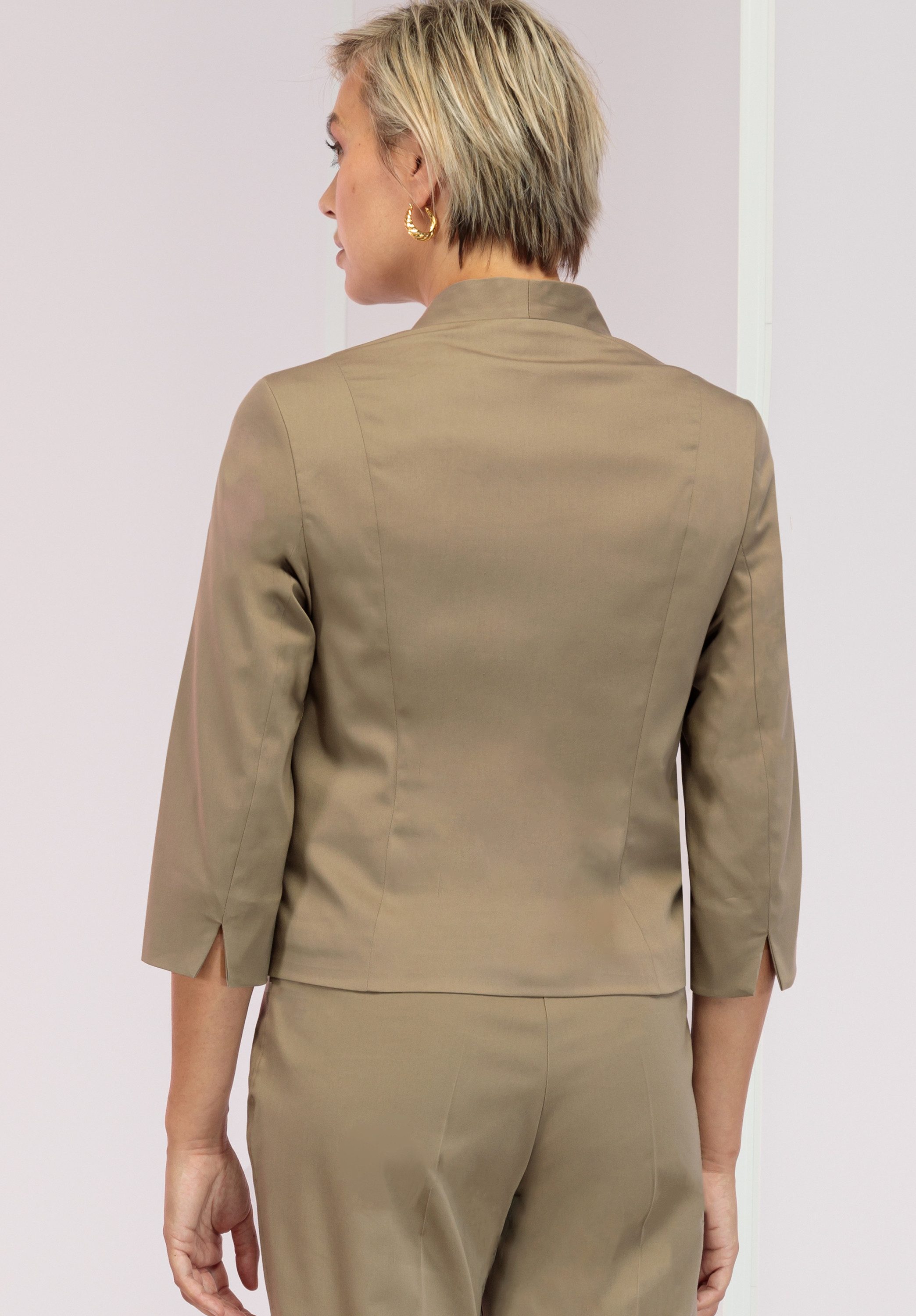 bianca Kurzblazer ABBY in angesagter Länge und Trendfarbe