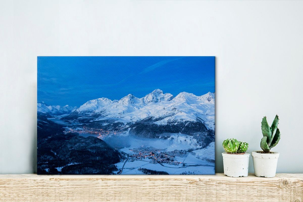 Wanddeko, Schweiz (1 Leinwandbilder, cm Winter, in Leinwandbild Engadiner Aufhängefertig, St), 30x20 OneMillionCanvasses® Wandbild der im Tal