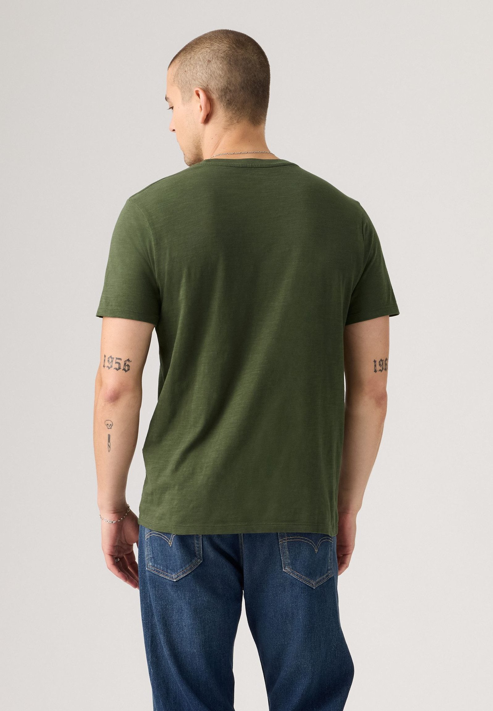 Levi's® T-Shirt CLASSIC POCKET TEE mit aufgesetzter Brusttasche