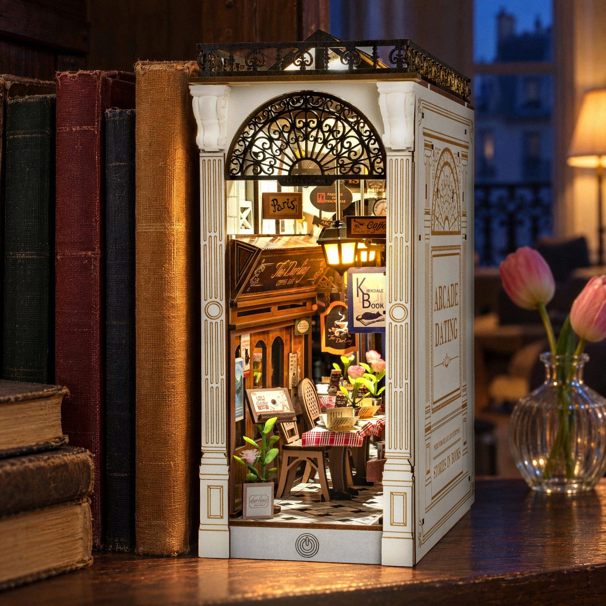Robotime Buchstütze Arcade Dating Book Nook Diorama aus Holz, mit Beleuchtung