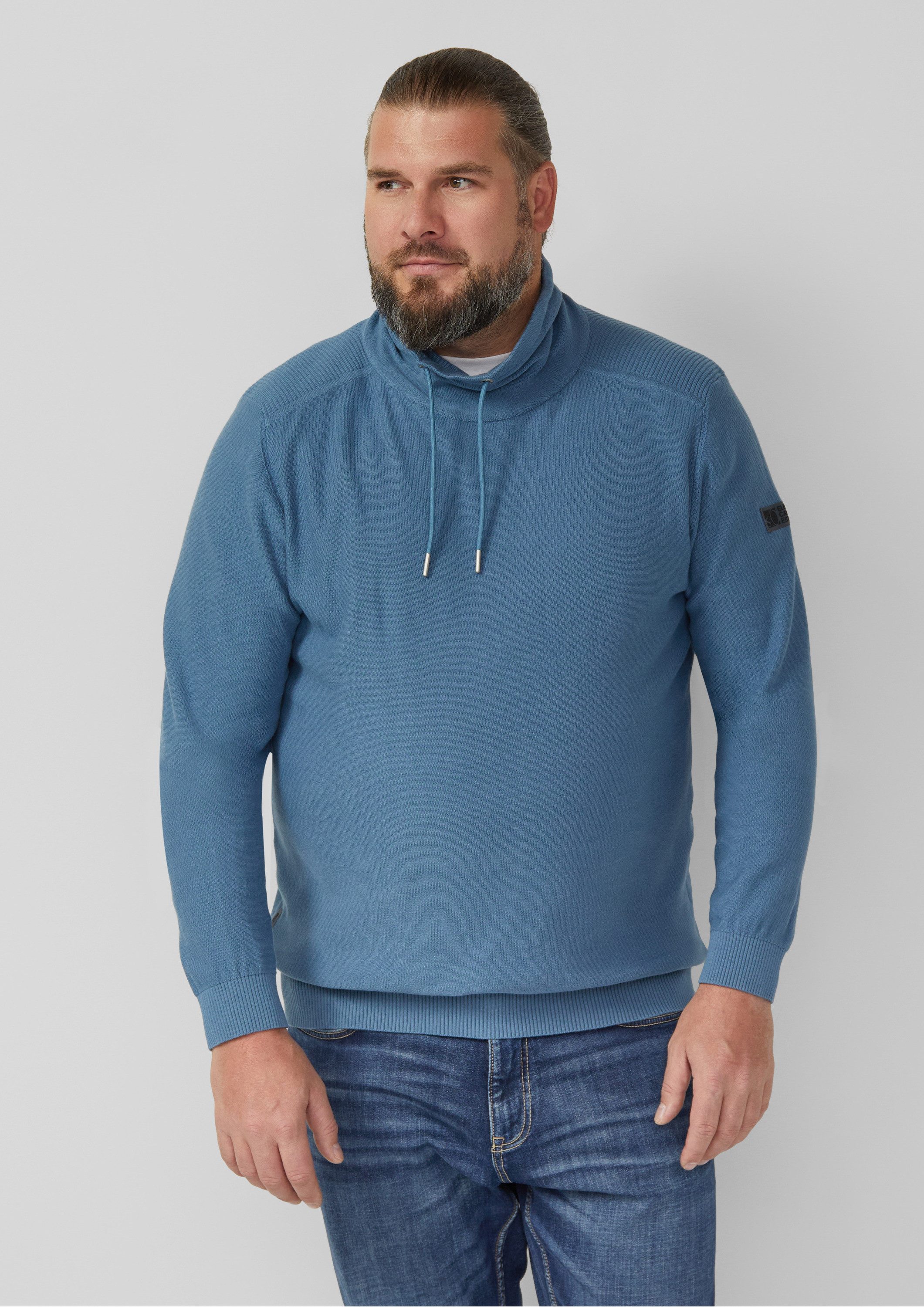 s.Oliver Longpullover Strickpullover Leichter Pullover mit Snood-Kragen und Logo-Detail