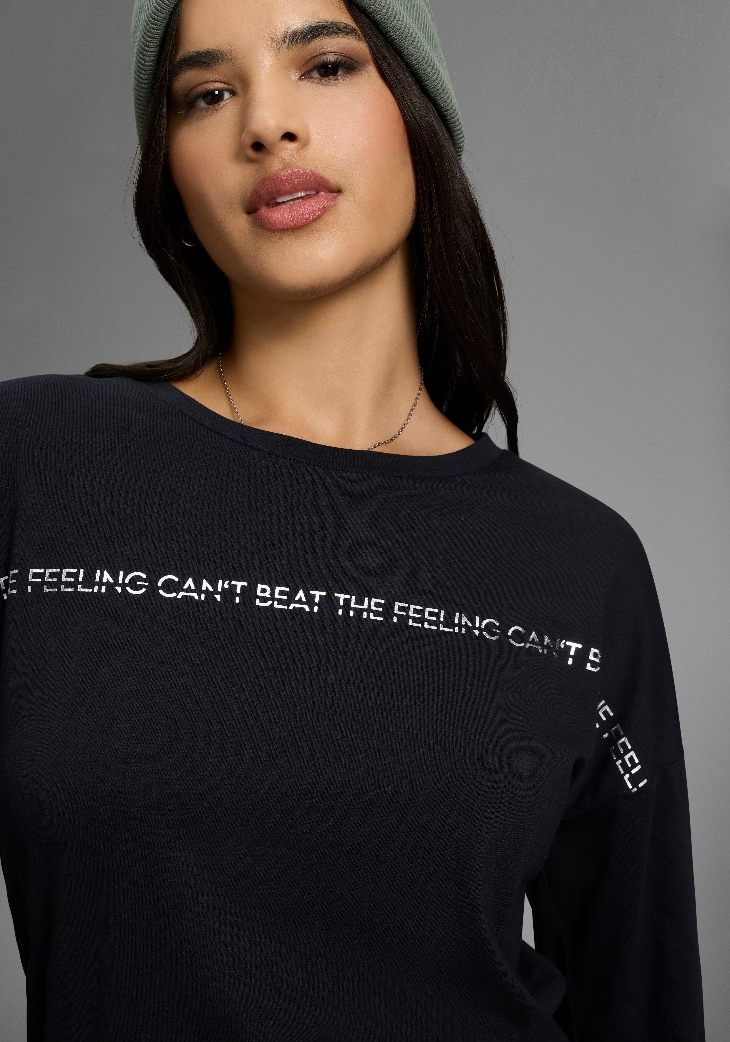 KangaROOS Langarmshirt mit schimmerndem Druck