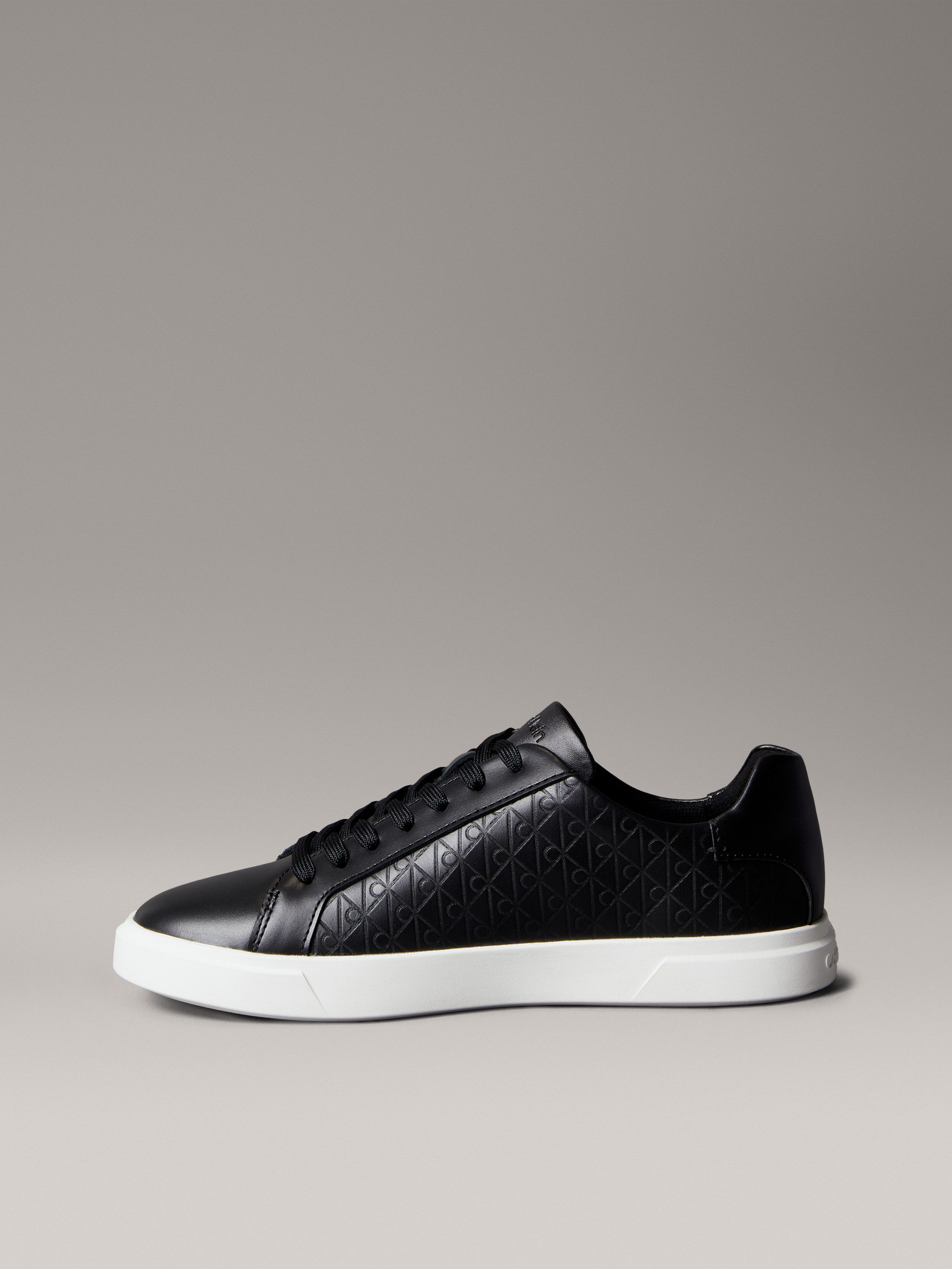 Calvin Klein LOW PRO CUPS LACE UP LTH AOP Sneaker Schnürschuh, Freizeitschuh, Halbschuh mit CK-Muster