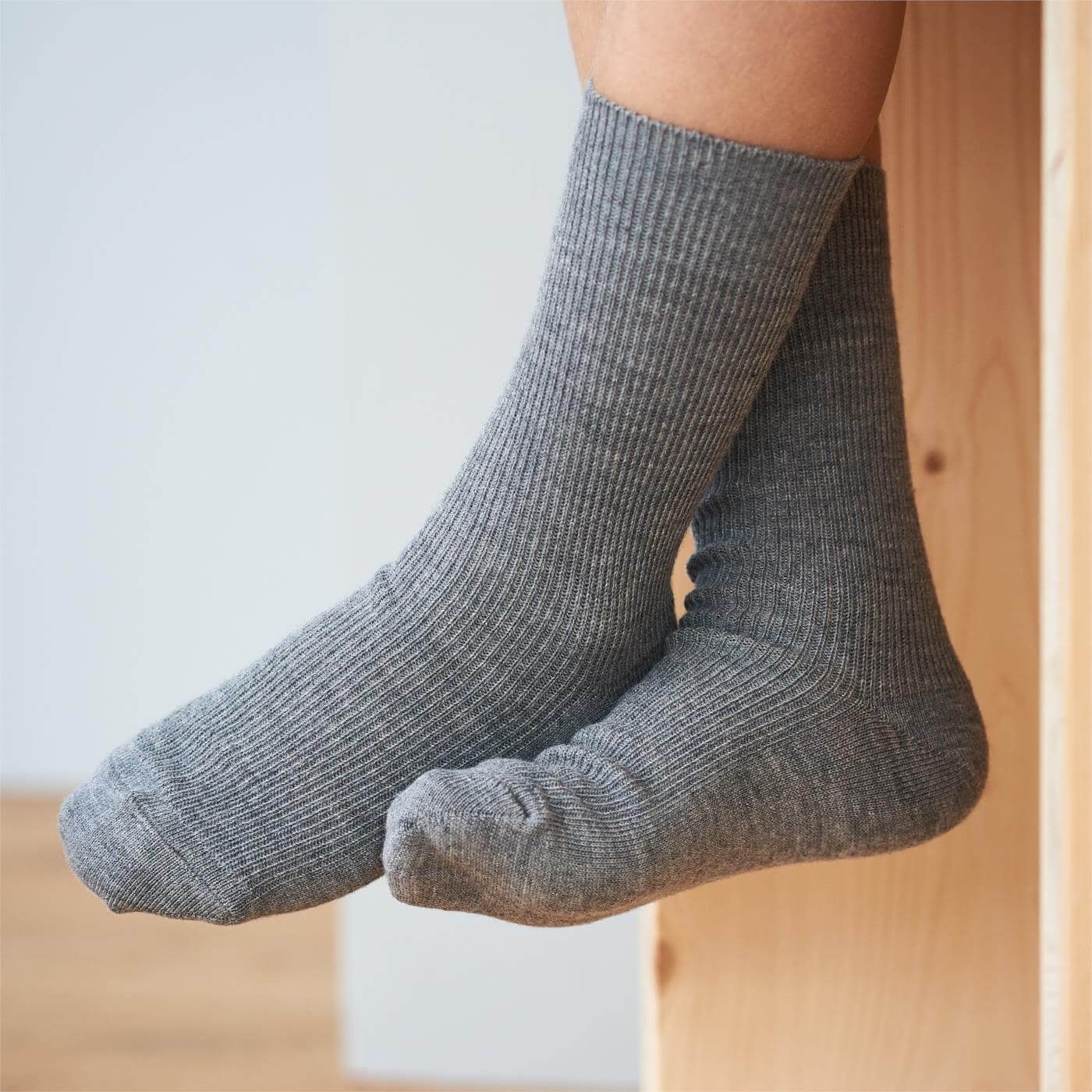 LIVING CRAFTS Socken DAVOS Oberseite und Schaft aus besonders elastischem Rippstrick Grey Melange