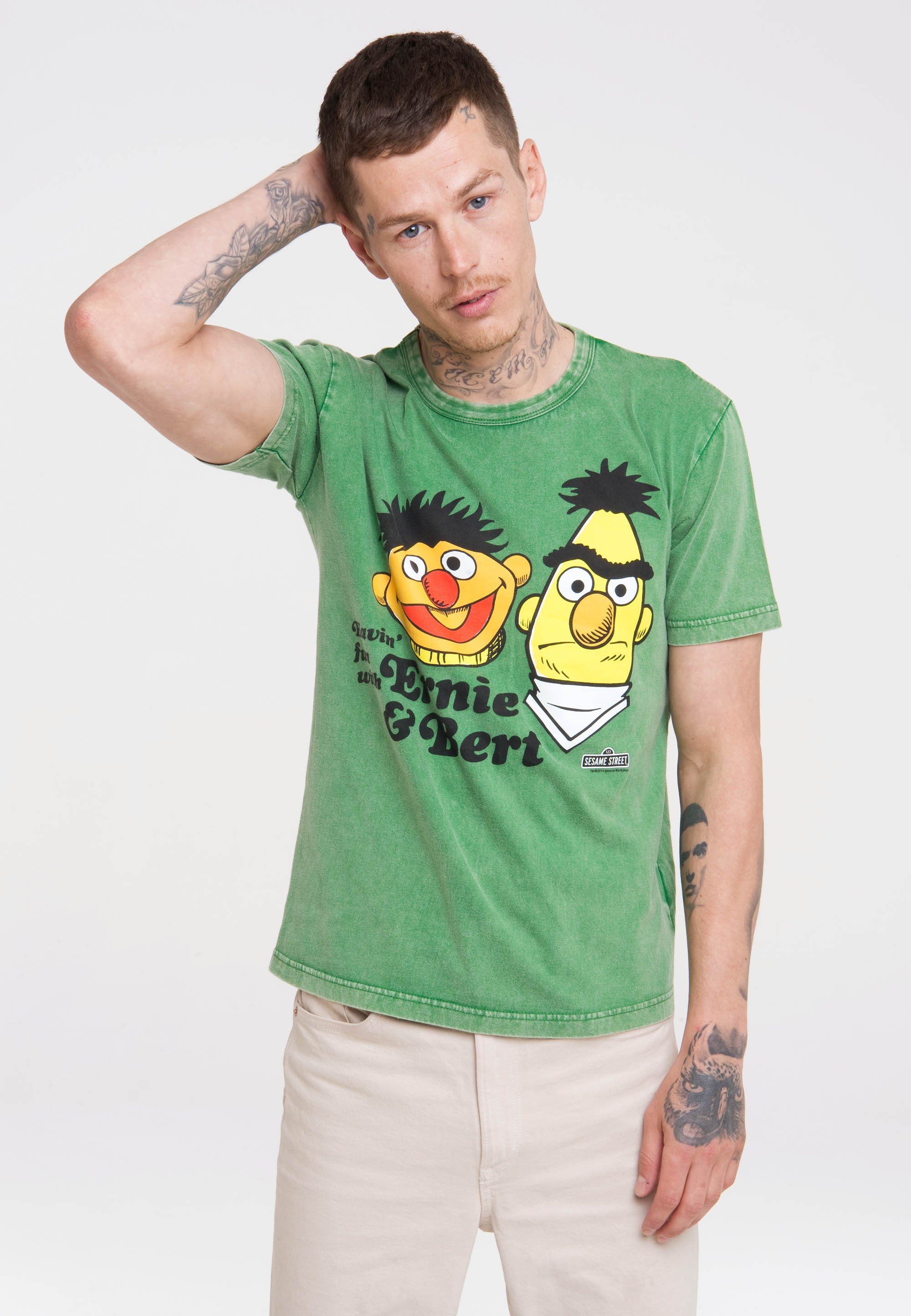 LOGOSHIRT T-Shirt Sesamstrasse lizenziertem & Bert mit Ernie Print 