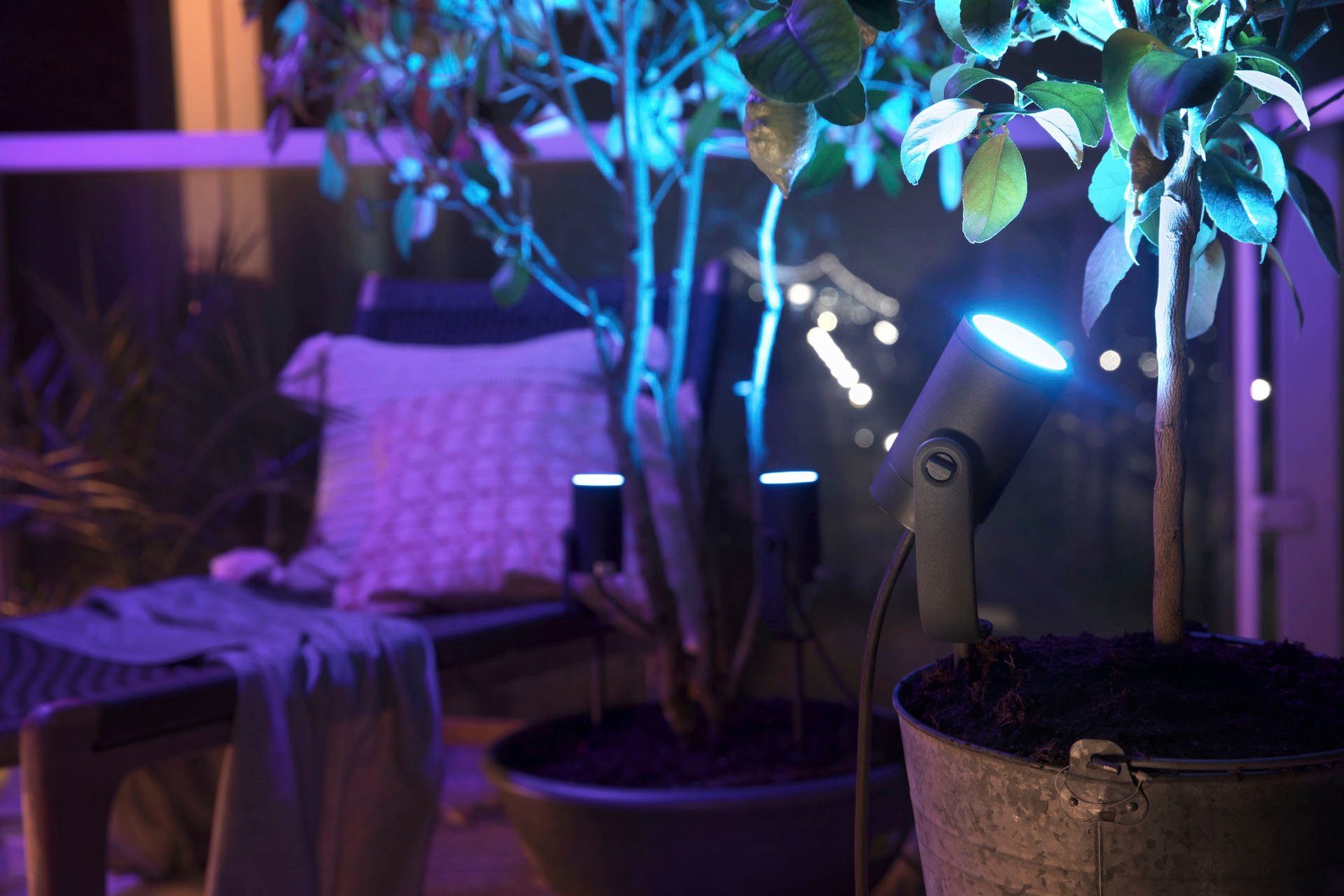 Philips Hue LED Gartenstrahler Lily, Dimmfunktion, LED fest integriert, RGB, Basisset mit Netzteil + Einzelspot + Hue Bridge