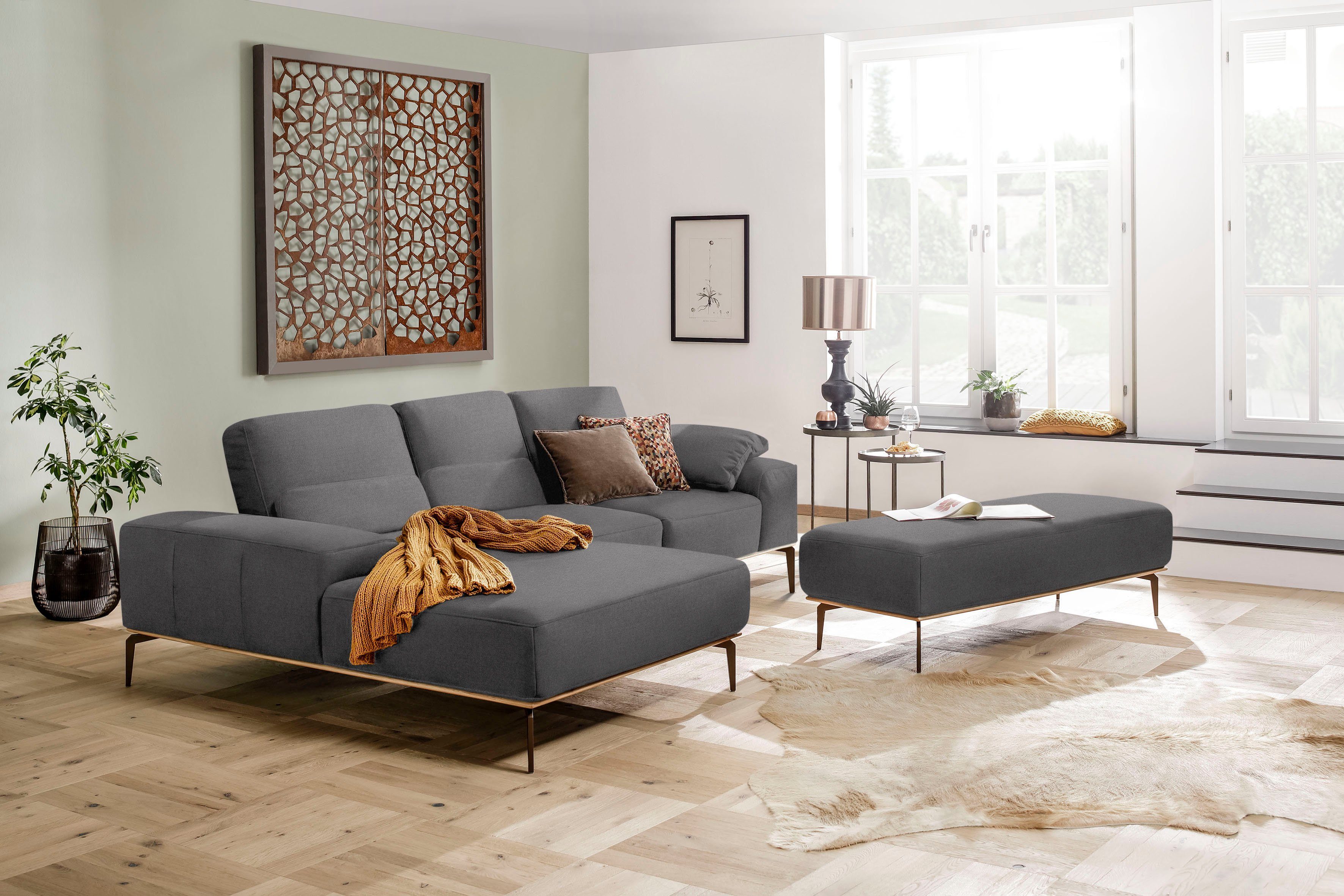 W.SCHILLIG Ecksofa run, Designsofa mit tollem Sitzkomfort, bequem, L-Form, mit Holzsockel, Füße in Bronze pulverbeschichtet, Breite 279 cm