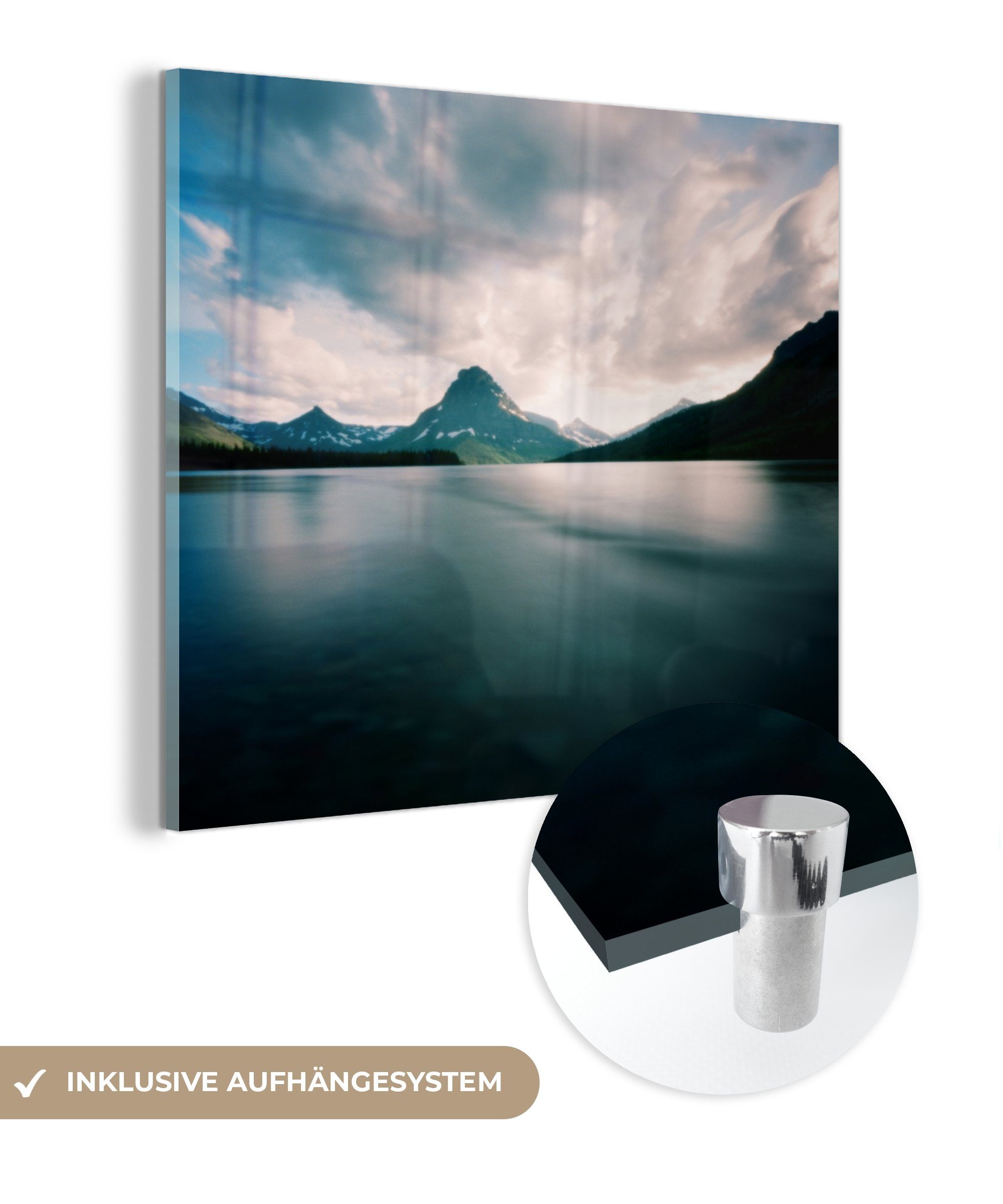 MuchoWow Acrylglasbild Ein bewölkter Tag im nordamerikanischen Glacier National Park, (1 St), Glasbilder - Bilder auf Glas Wandbild - Foto auf Glas - Wanddekoration