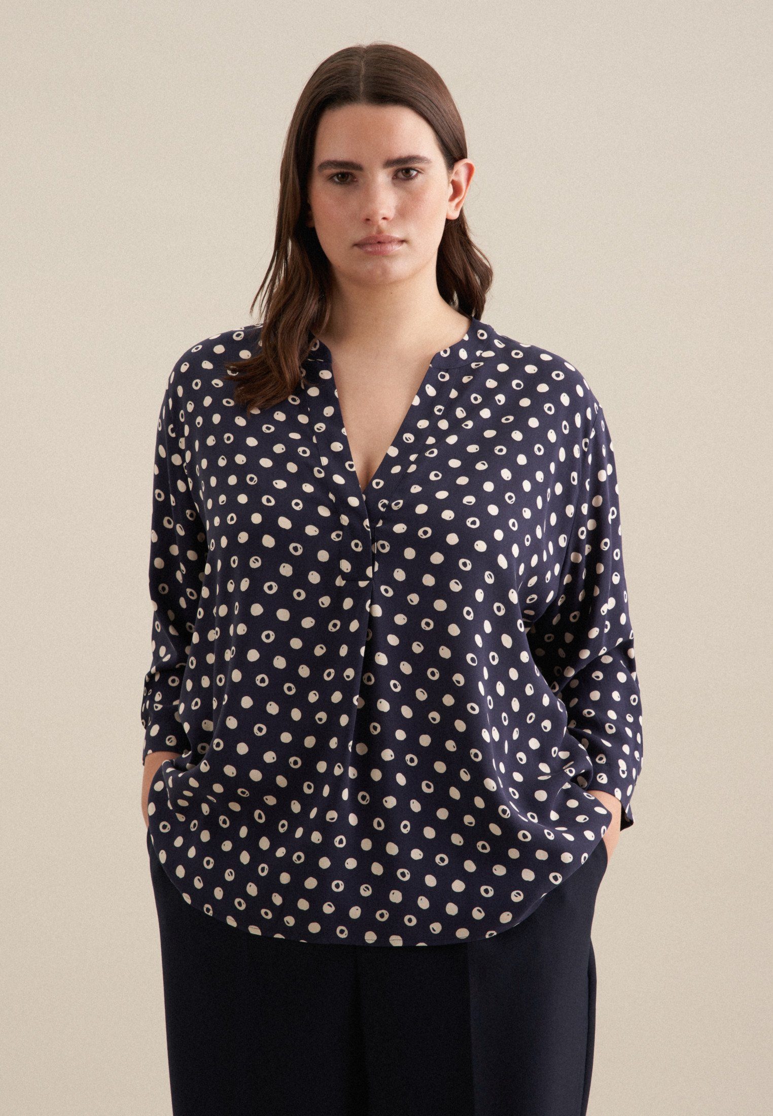 Klassische Bluse Schwarze Rose