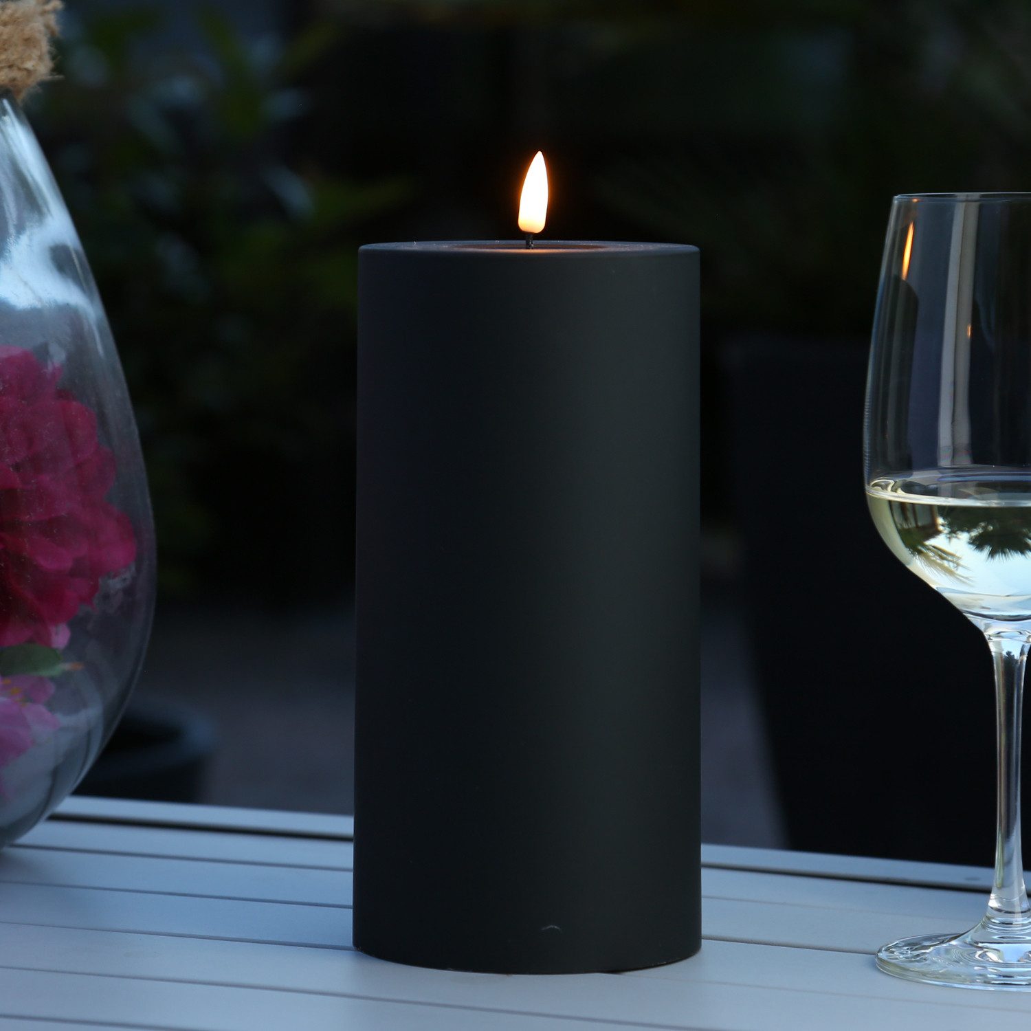 Deluxe Homeart LED-Kerze MIA für Außen 3D Flamme flackernd H: 20cm D: 10cm outdoor schwarz, LED Classic, warmweiß (2100K bis 3000K)