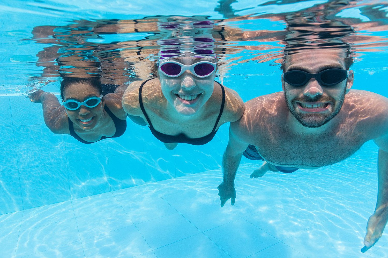 Bestway Schwimmbrille Accelera™, (Packung, 1-St., Verstellbares, zweigeteiltes Silikon-Kopfband), 100% latex- und PVC-frei