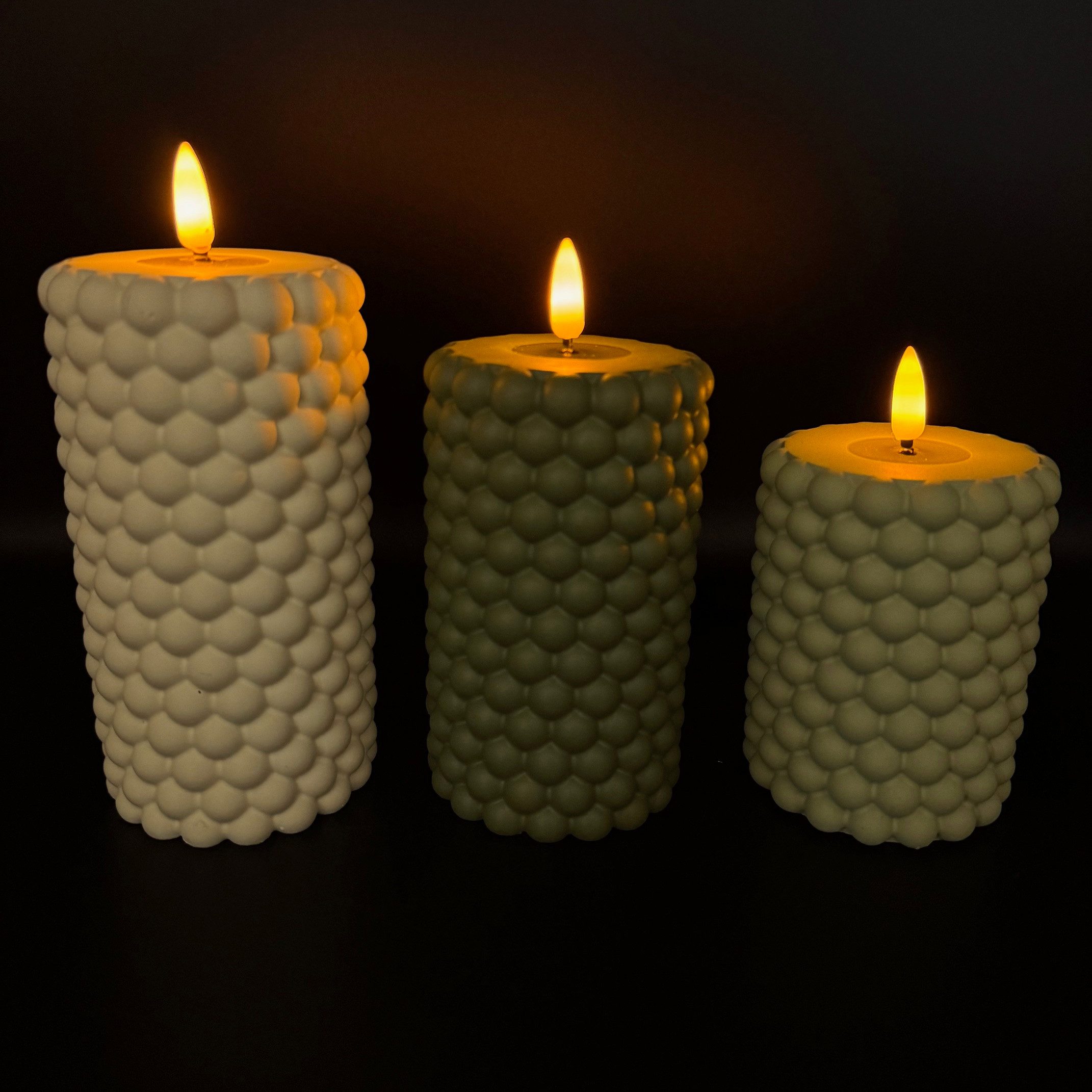 Online-Fuchs LED-Kerze - 3er Set LED-Kerzen aus Beton in Bubble Optik mit 6 günstig online kaufen
