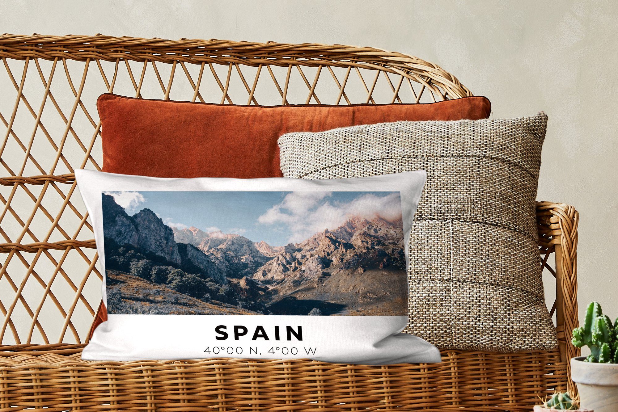 Wohzimmer mit Spanien Dekoration, - Schlafzimmer Dekokissen Berge Füllung, Zierkissen, Dekokissen Sommer, MuchoWow -