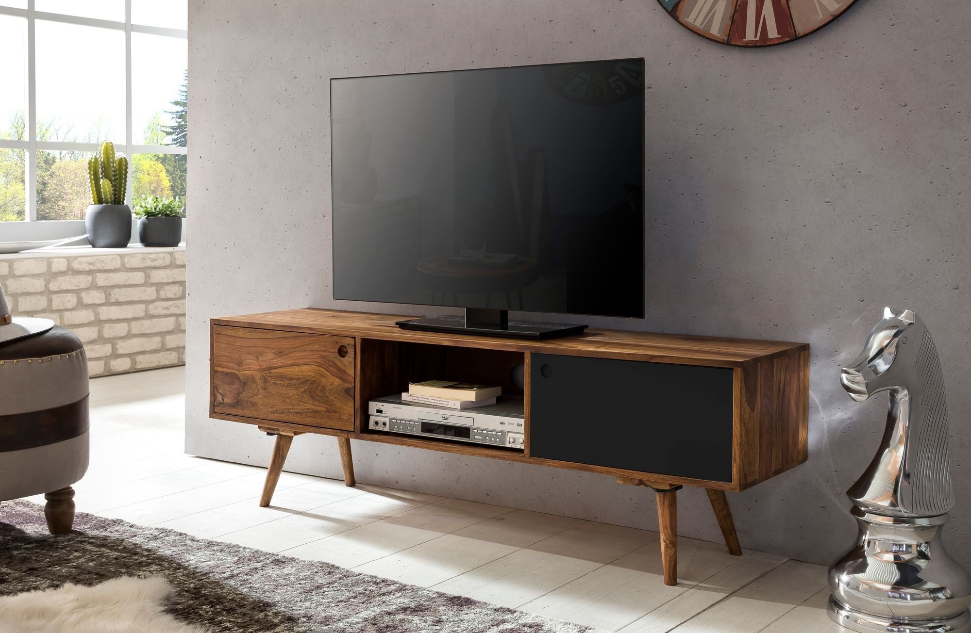 furnicato Lowboard Massivholz, Walnuss Finish 140x45x35 cm (1 St), Kabeldurchlass mit Stauraum TV-Unterschrank für dein Wohnzimmer