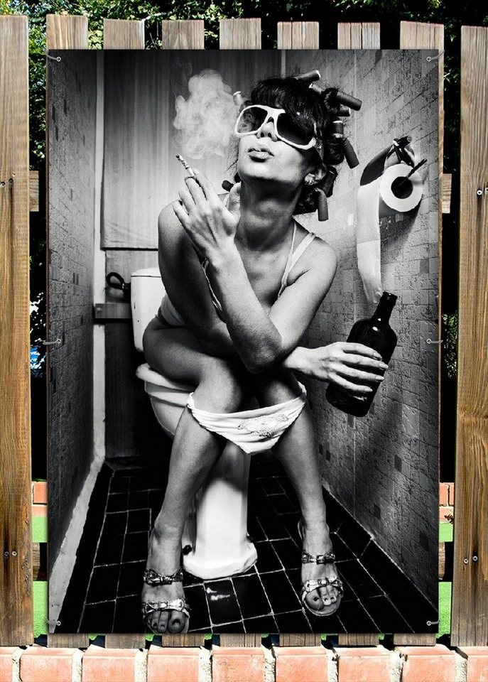 Thumbnail - Wallario Sichtschutzzaunmatten Kloparty - Sexy Frau auf Toilette mit Zigarette und Schnaps