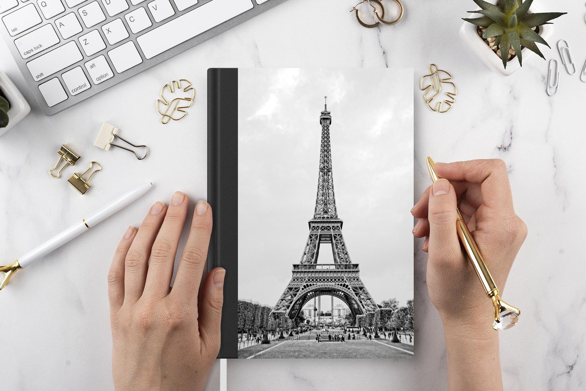 Journal, Seiten, Merkzettel, 98 Haushaltsbuch Eiffelturms, A5, Schwarz-Weiß-Foto MuchoWow Tagebuch, des Notizheft, Notizbuch