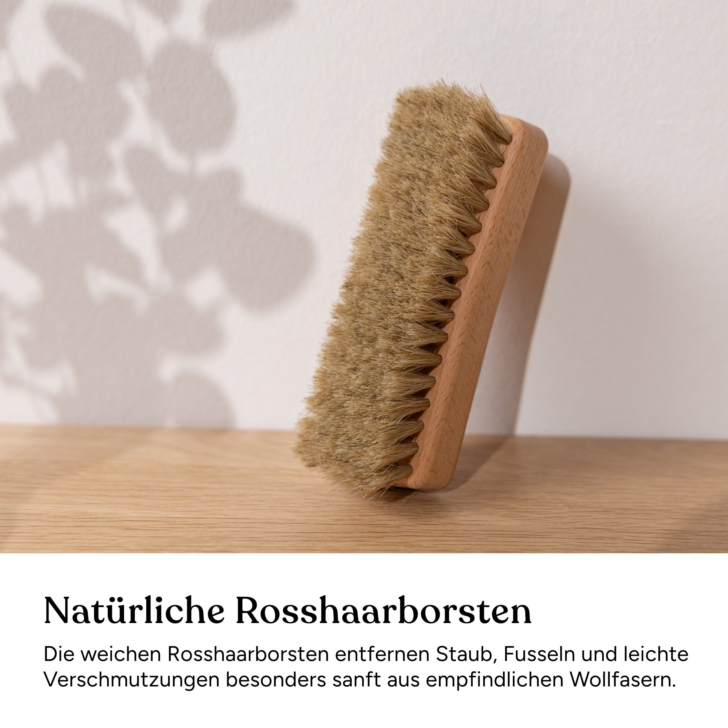 Ehrenkind Reinigungsbürste Kleiderbürste, für Walk und Wollkleidung, (Wollpflegebürste mit Rosshaarborsten), Schonende Trockenpflege – Bild 2 von 5