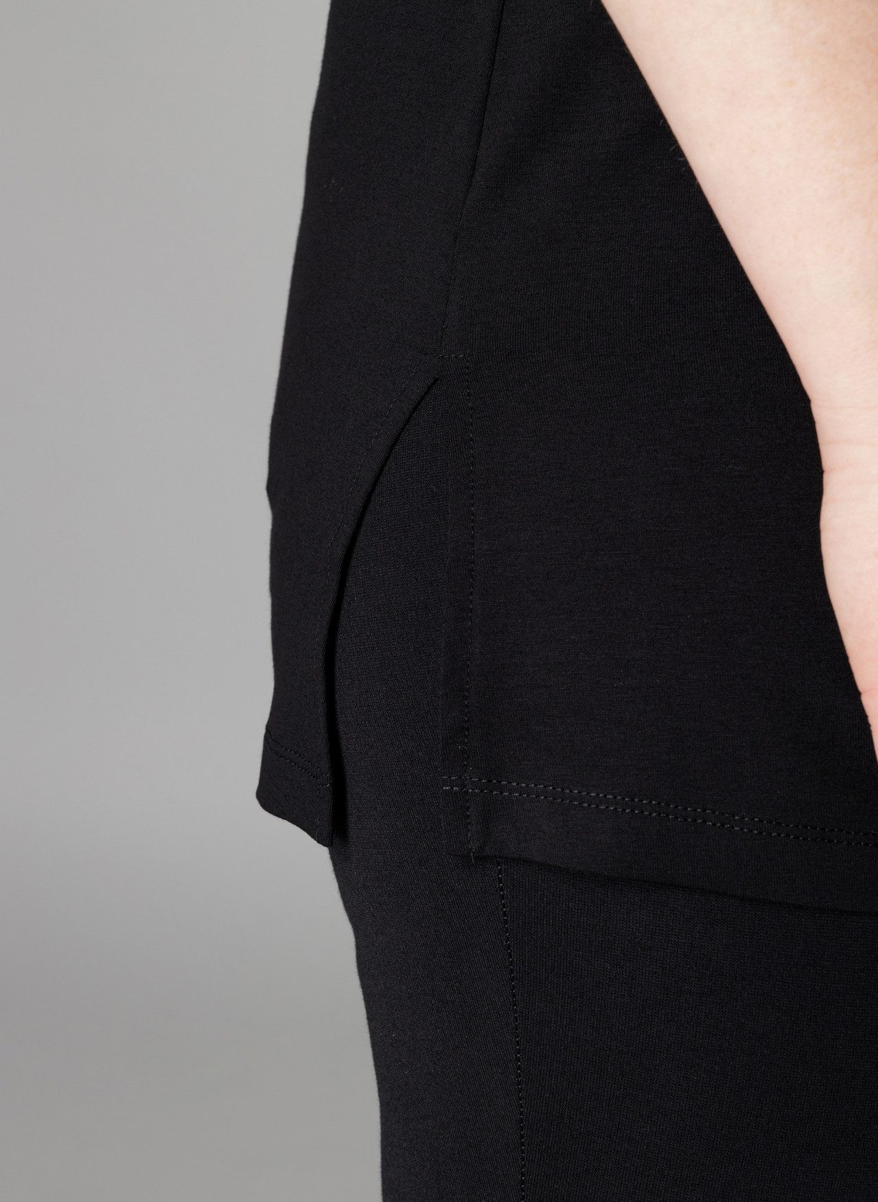 Base Level Curvy Trägertop Hüftbedeckender Schnitt mit Schlitzen am Saum